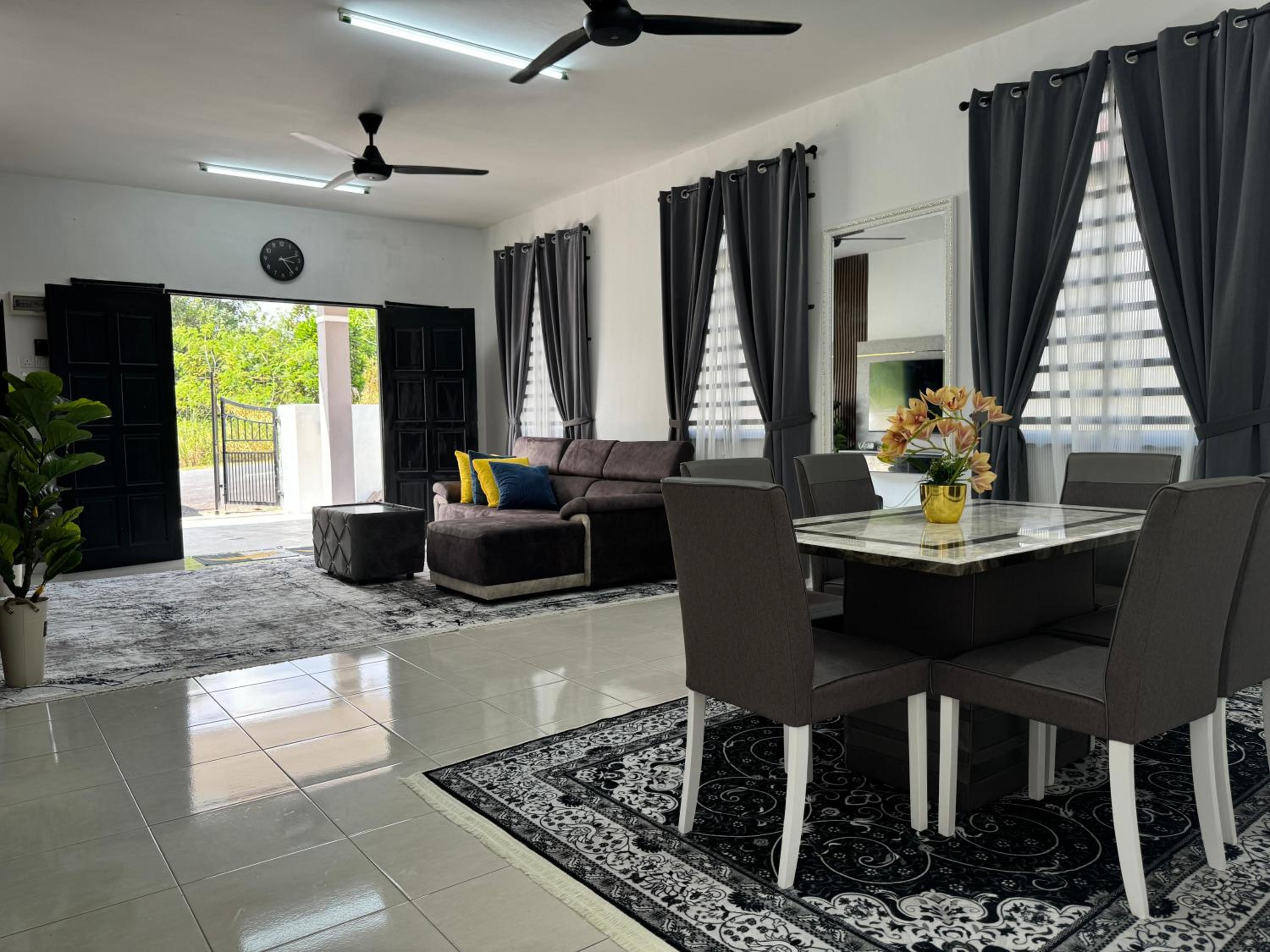Three-Bedroom House photo 1