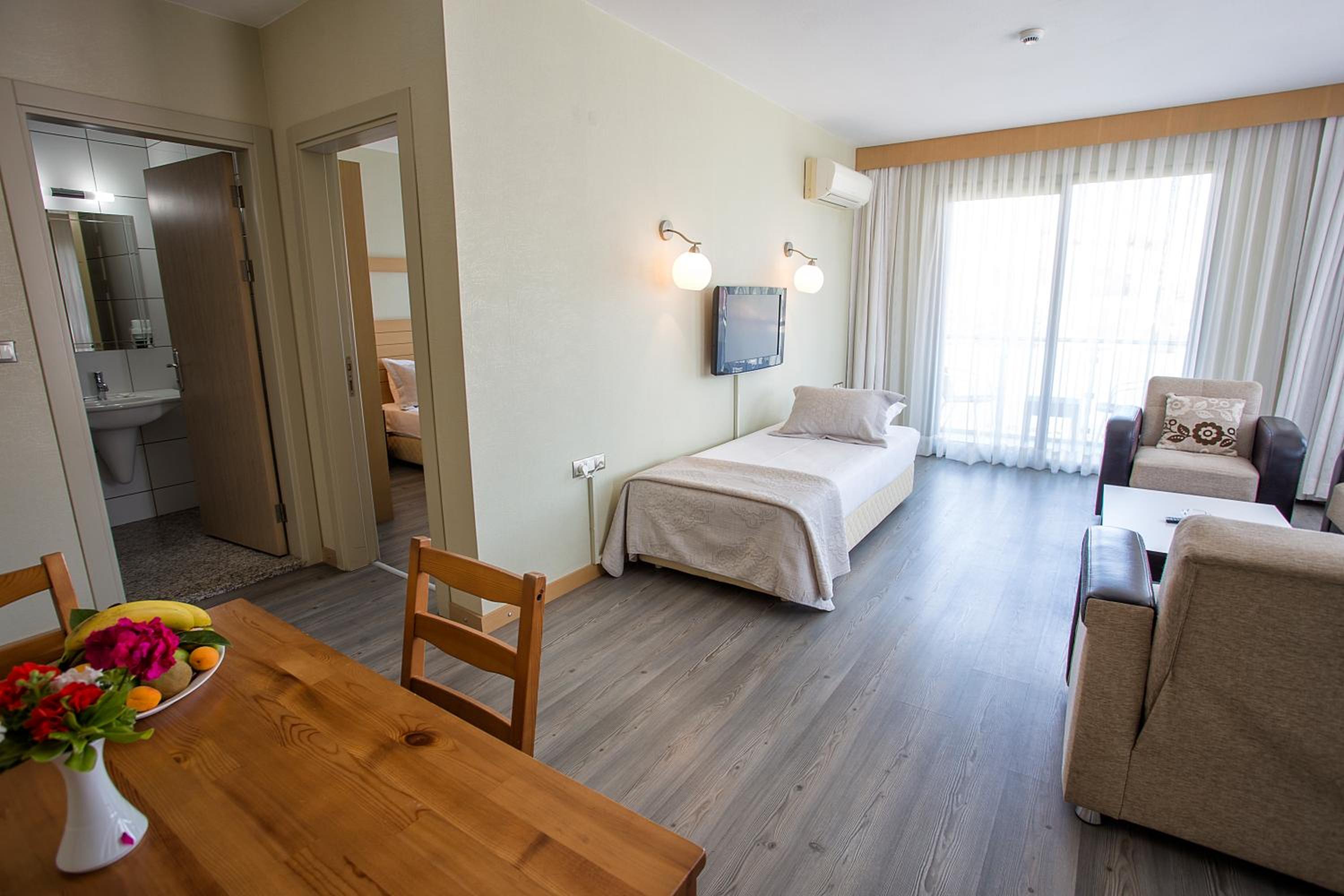 Suite with Balcony photo 3