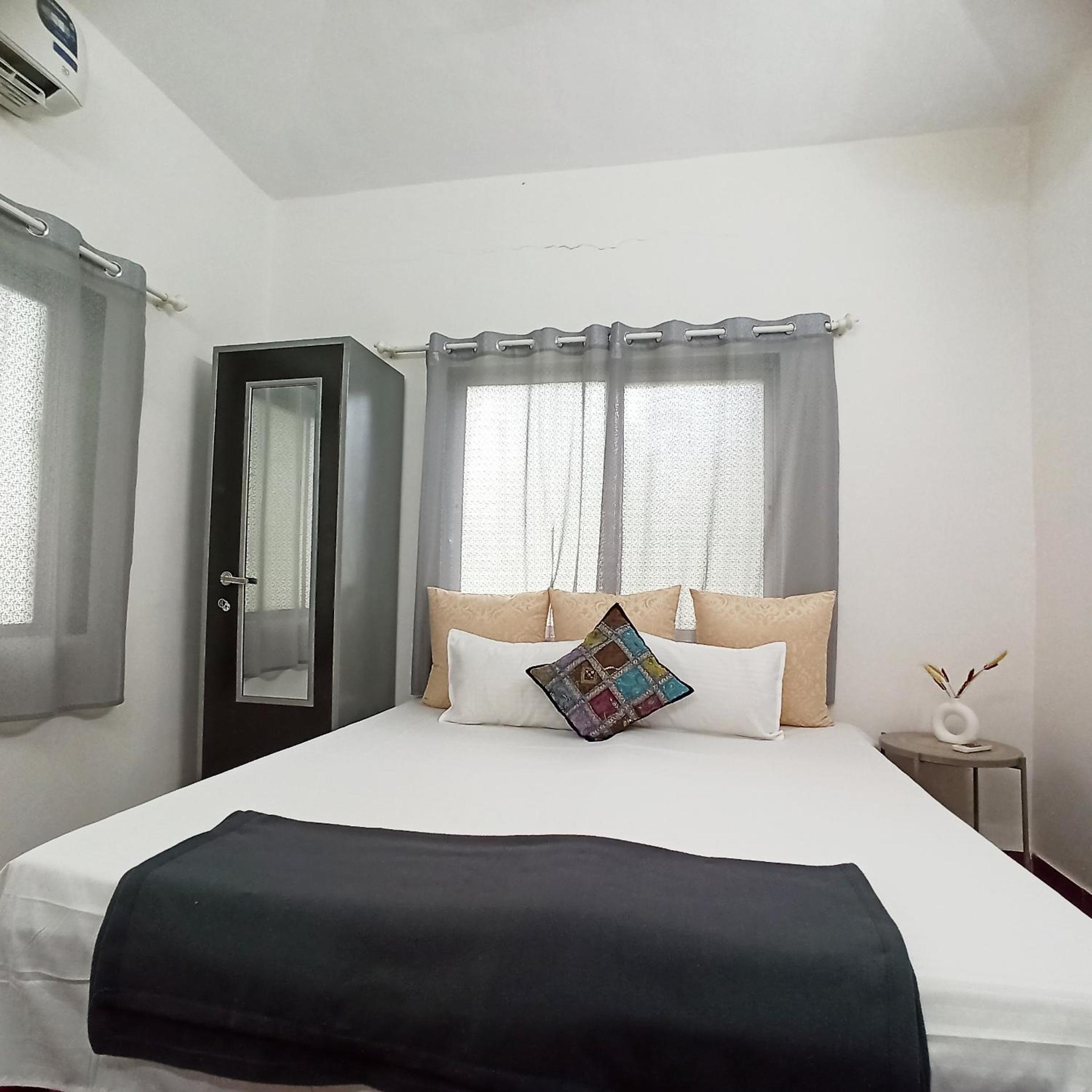 Deluxe Double Room (2 Adults + 1 Child) photo 2