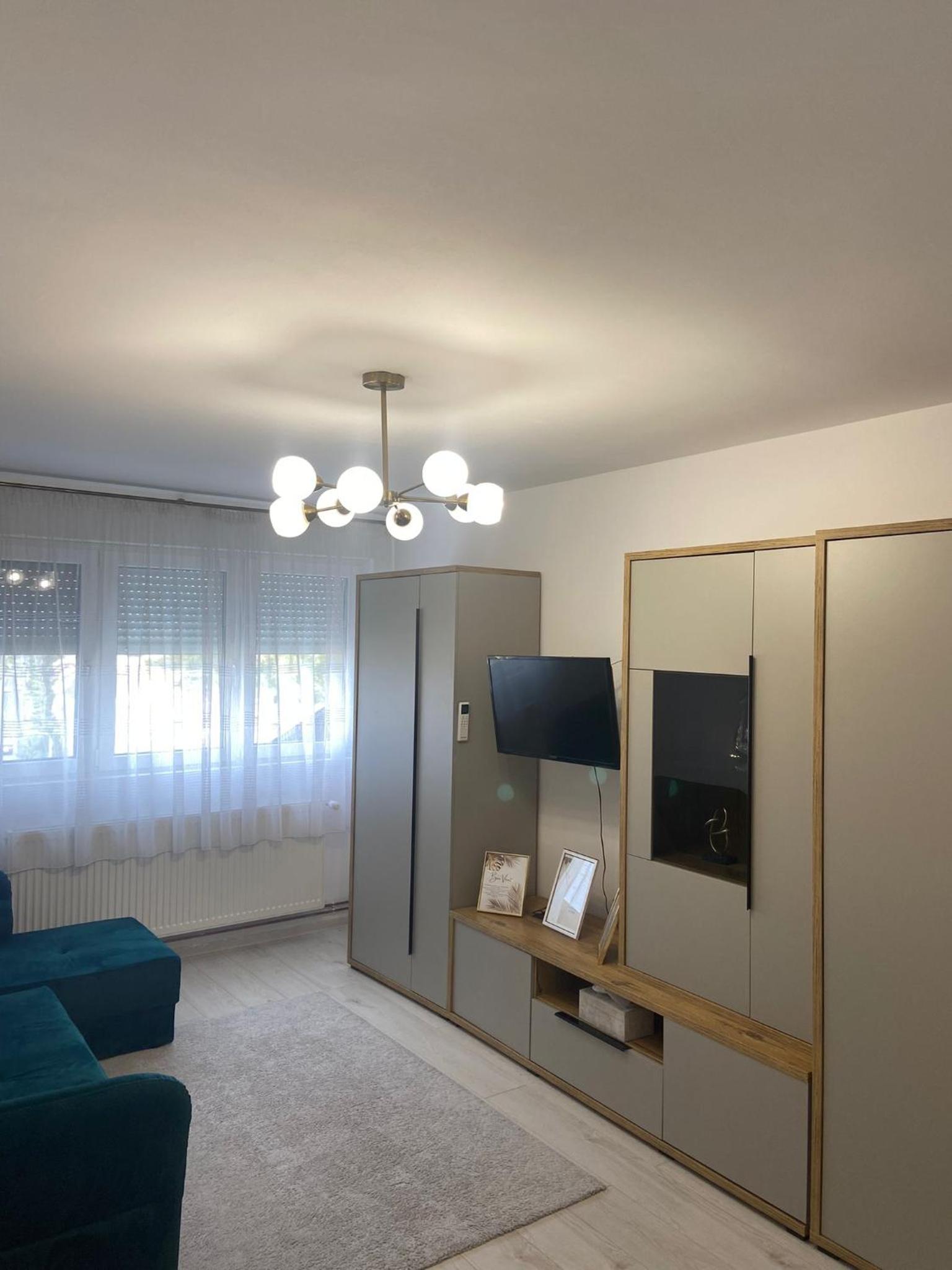 One-Bedroom Apartment photo 1