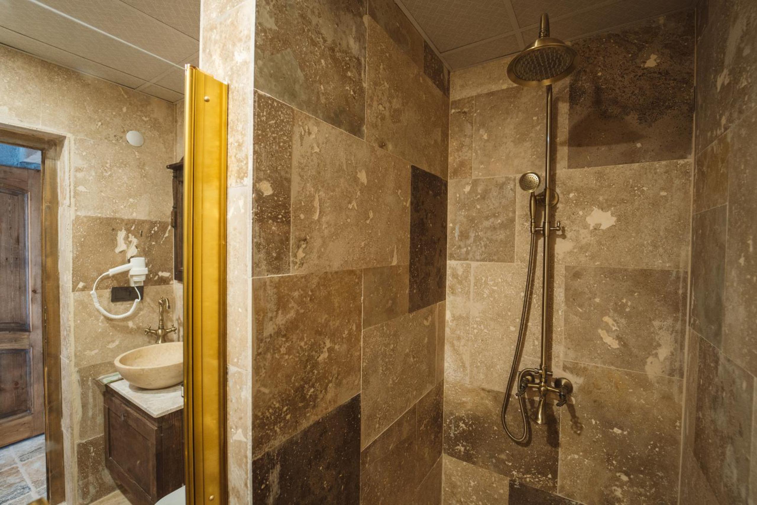 Superior Suite - Photo 2