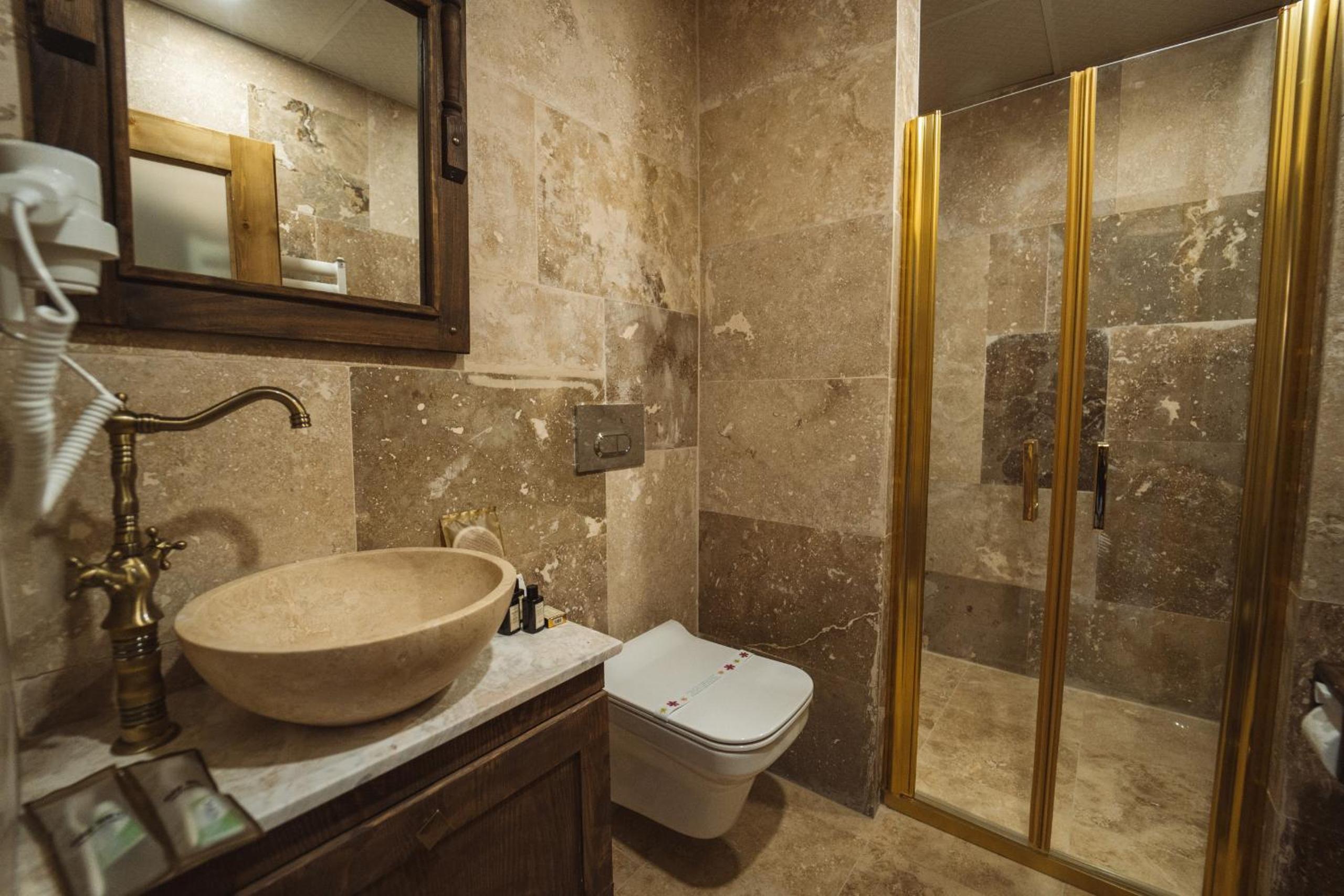 Superior Suite - Photo 3