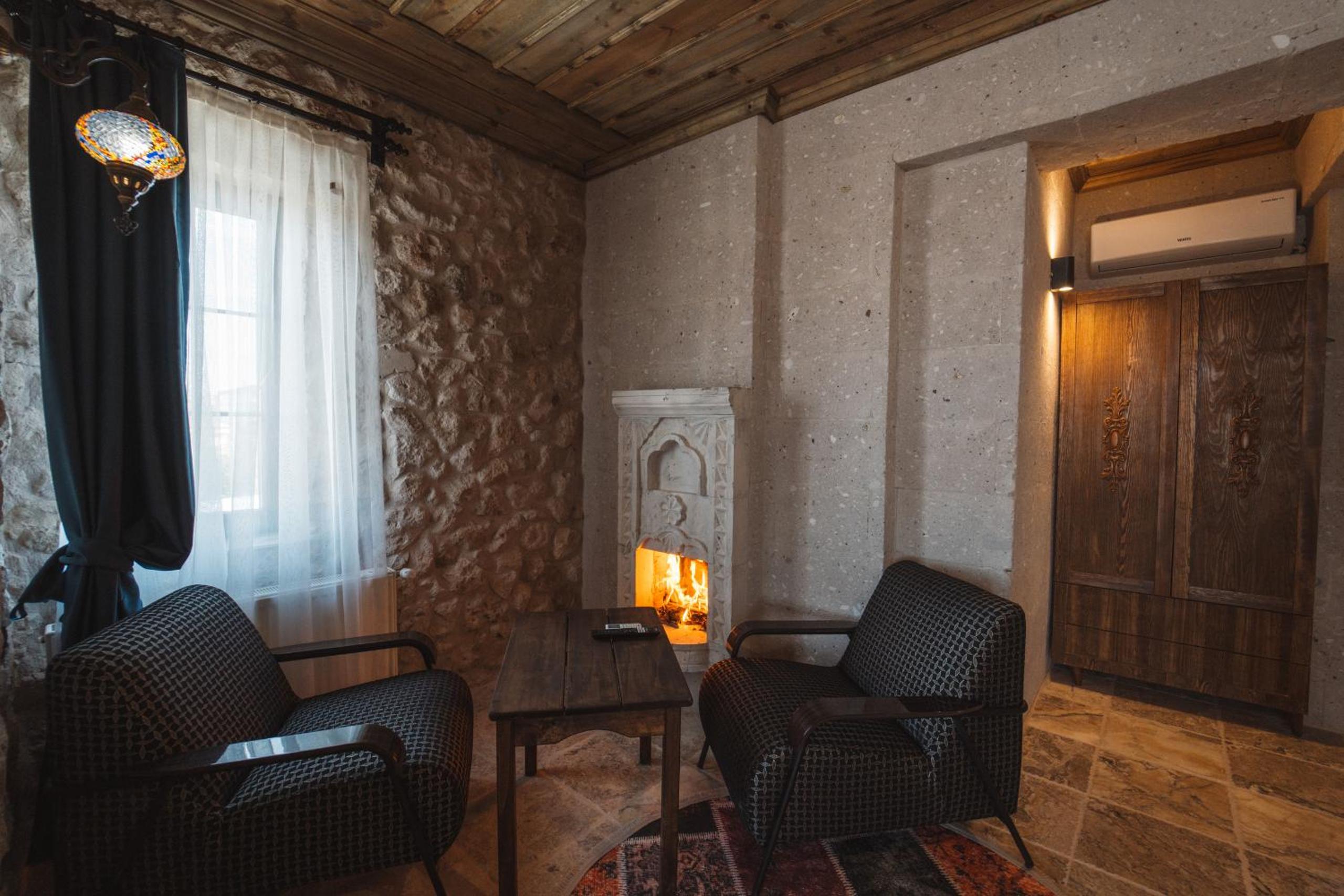 Superior Suite - Photo 10