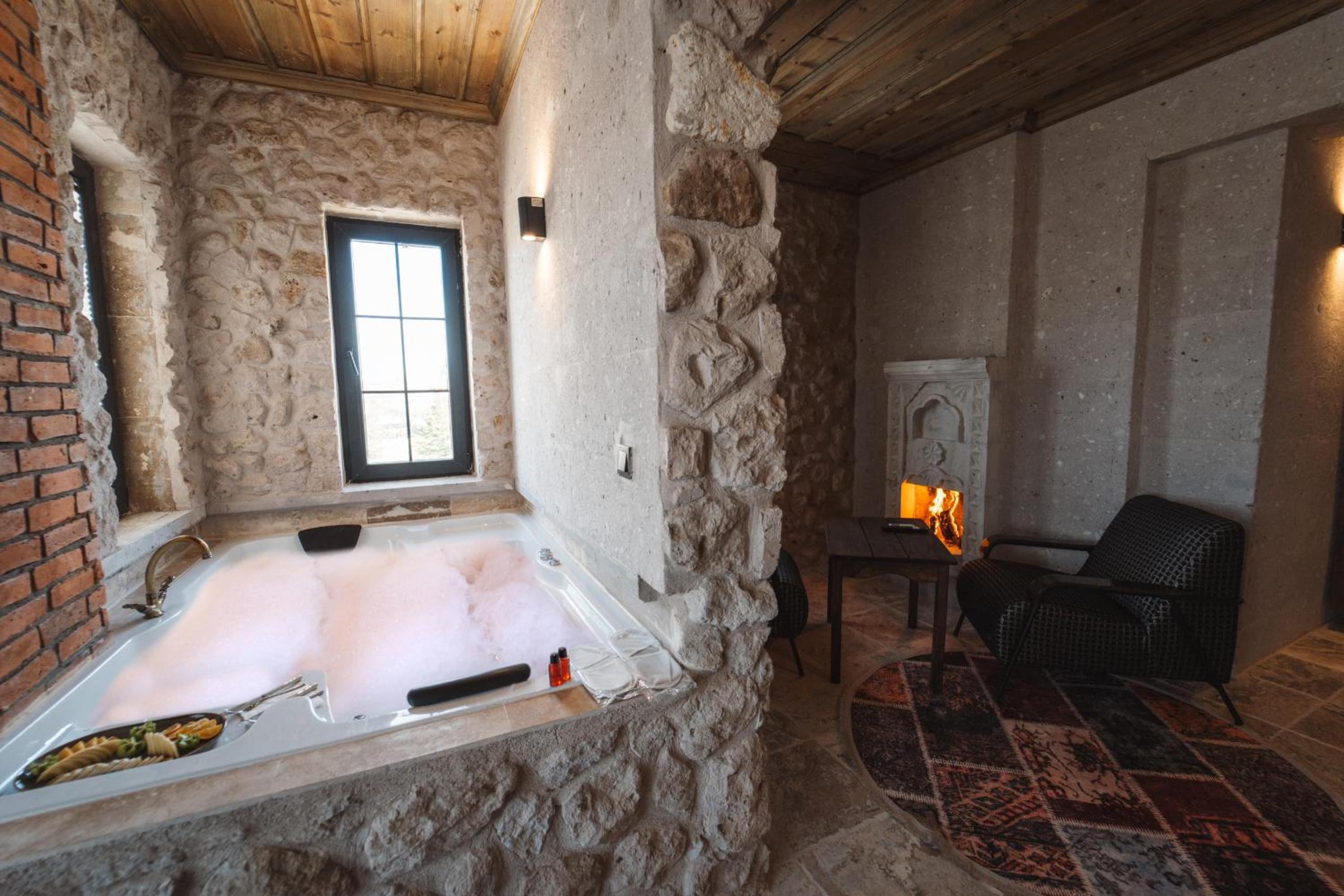 Superior Suite - Photo 11