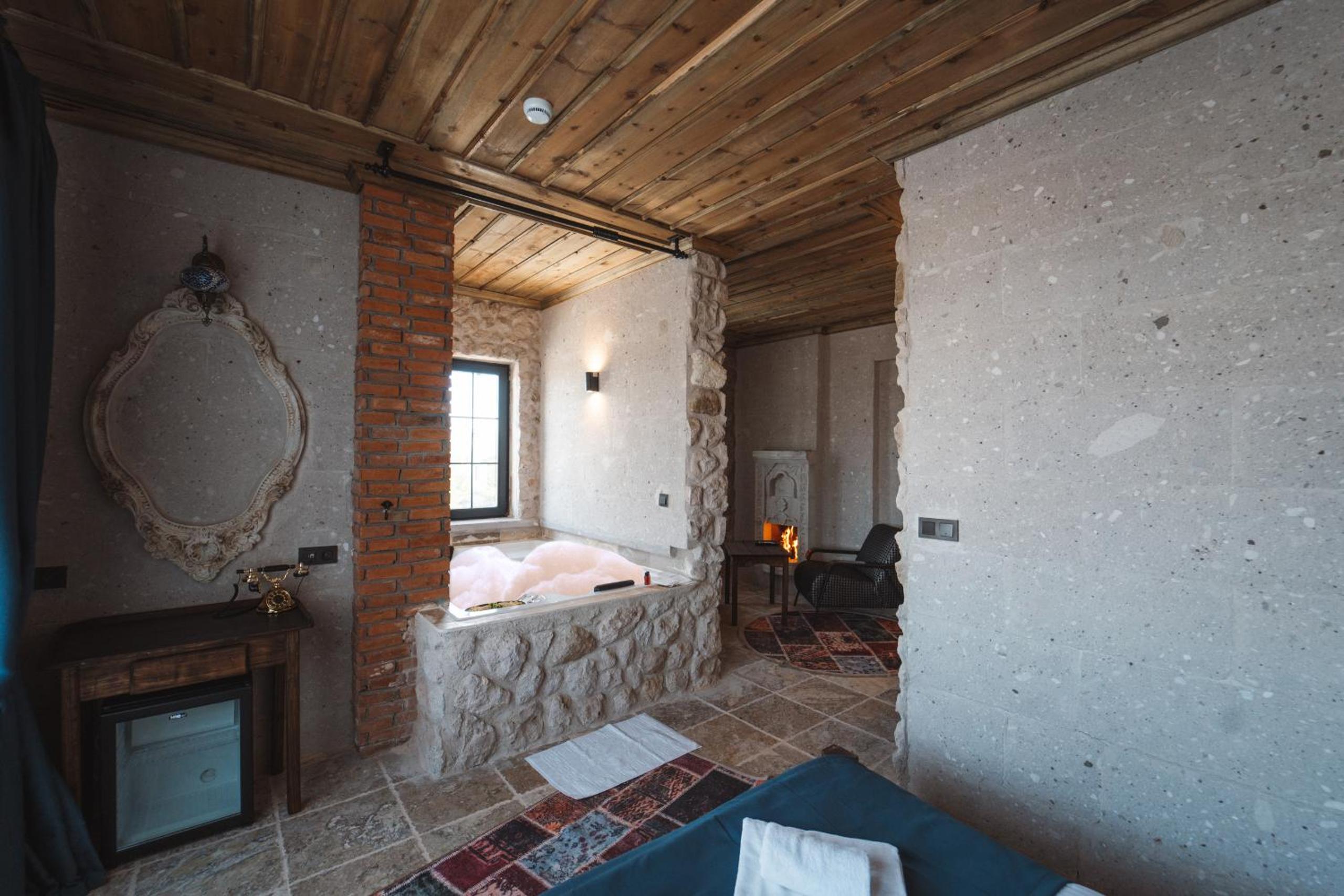 Superior Suite - Photo 12