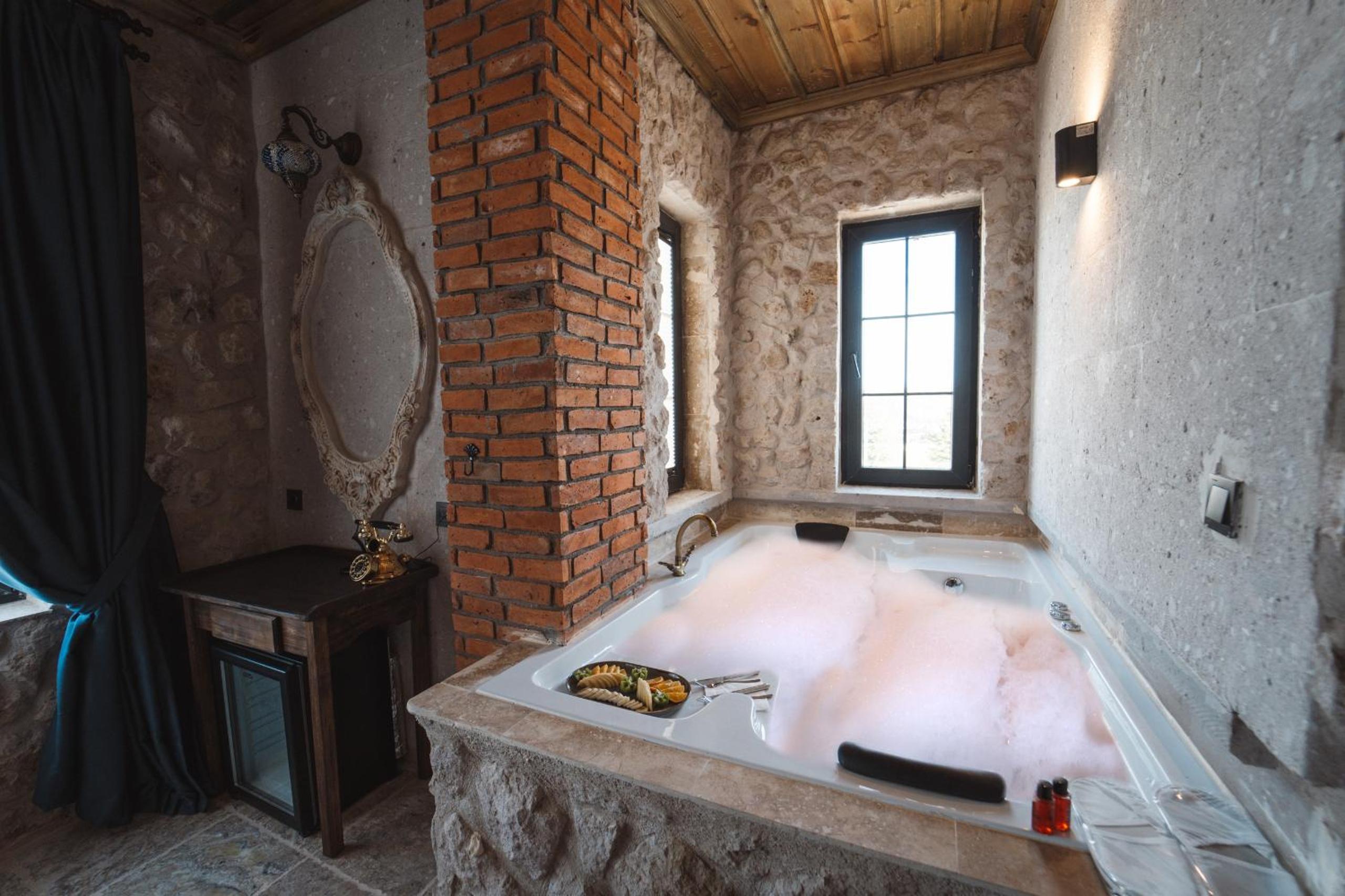 Superior Suite - Photo 8