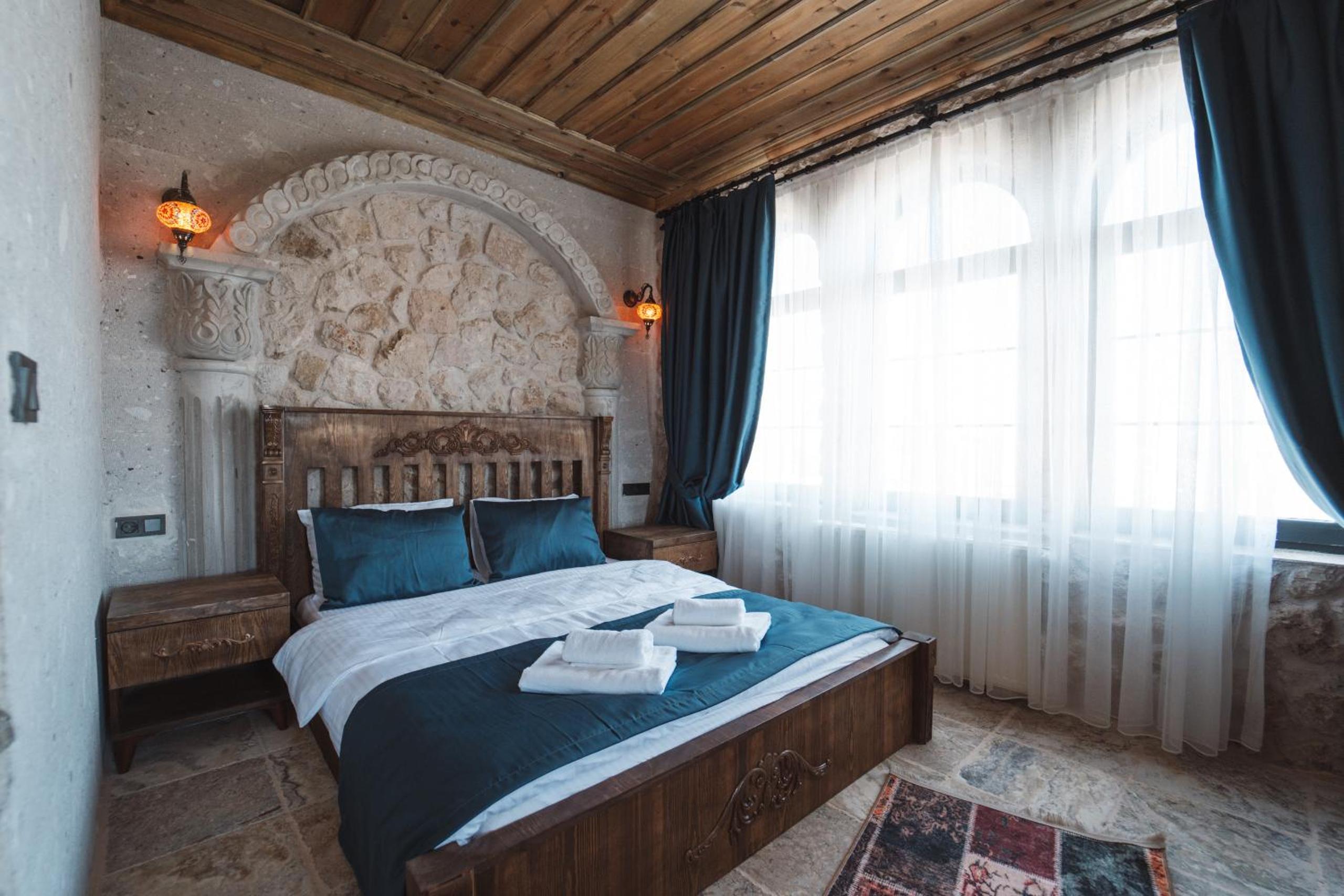 Superior Suite - Photo 13