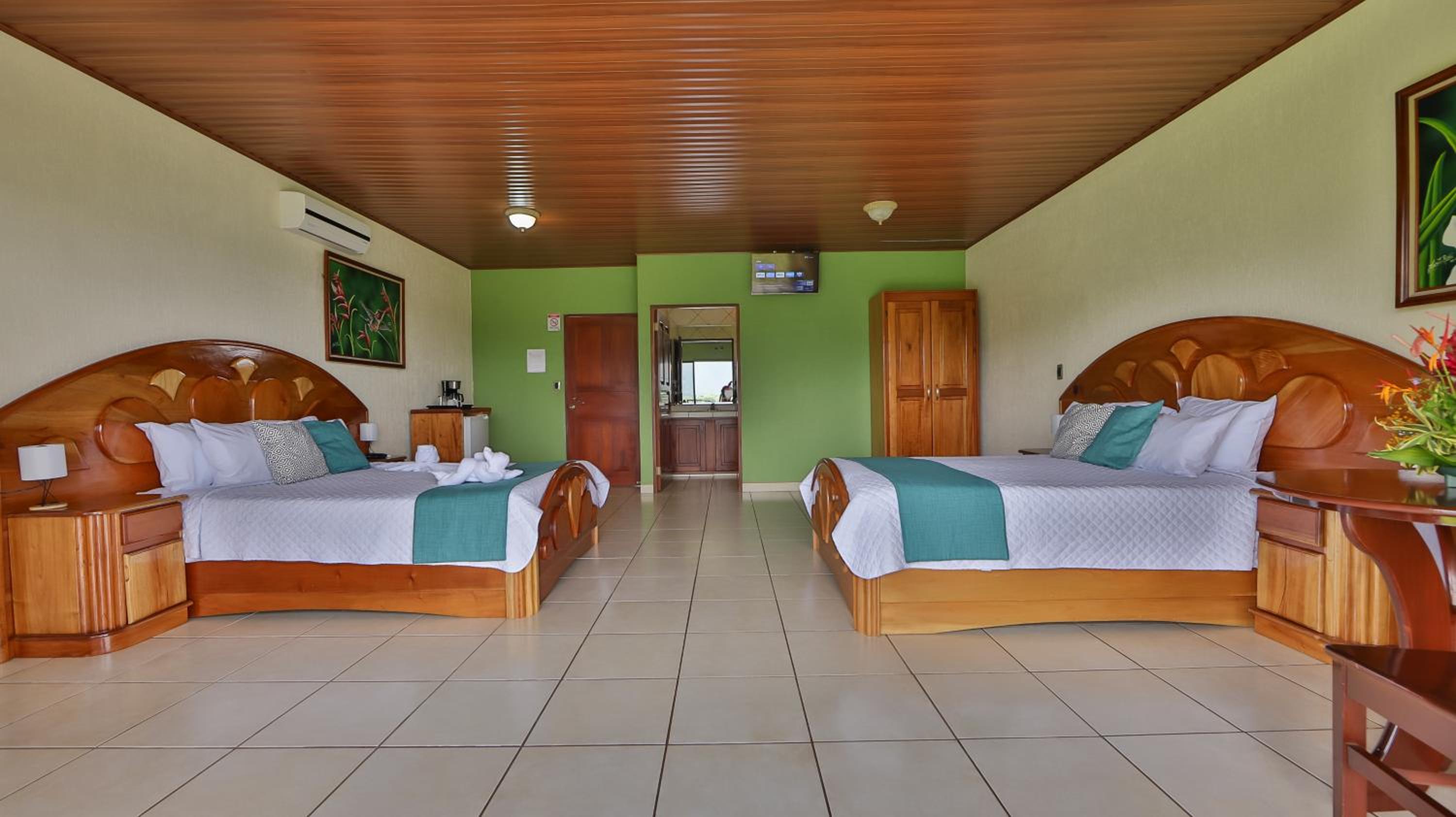 Quadruple Room with Mountain View photo 1