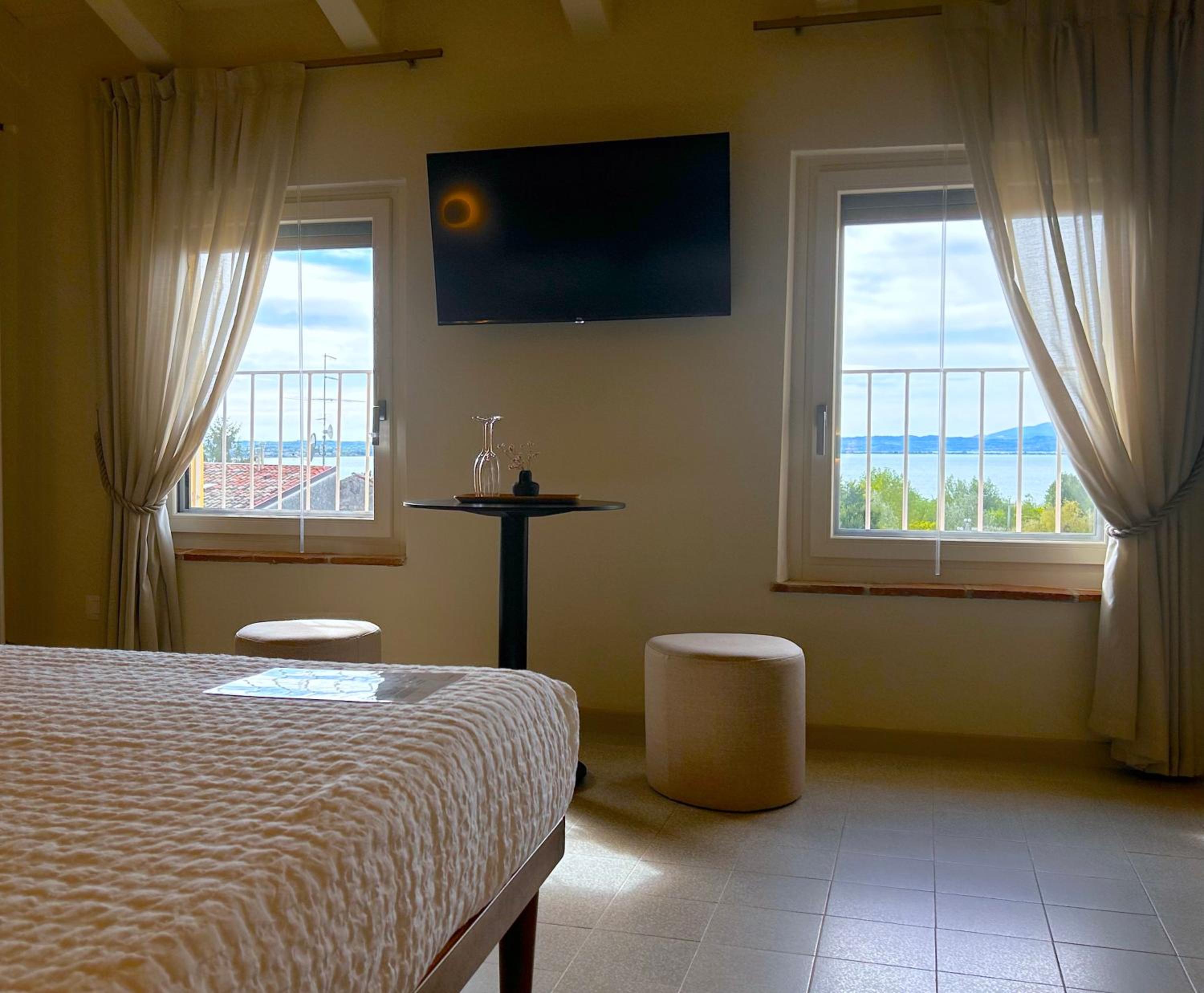 King Room with Lake View photo 2