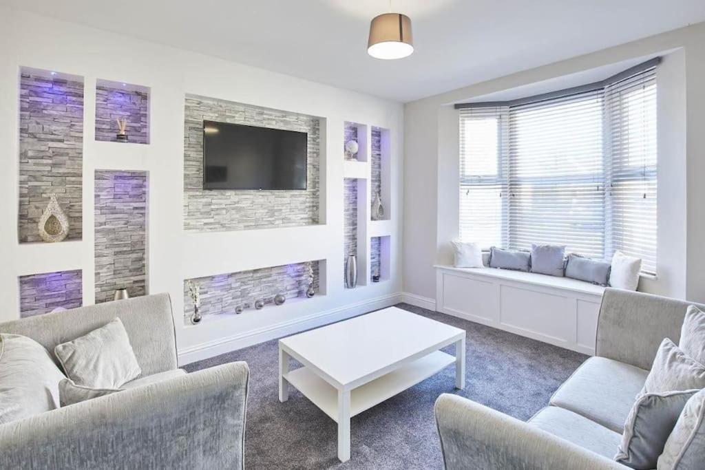 Three-Bedroom House photo 1