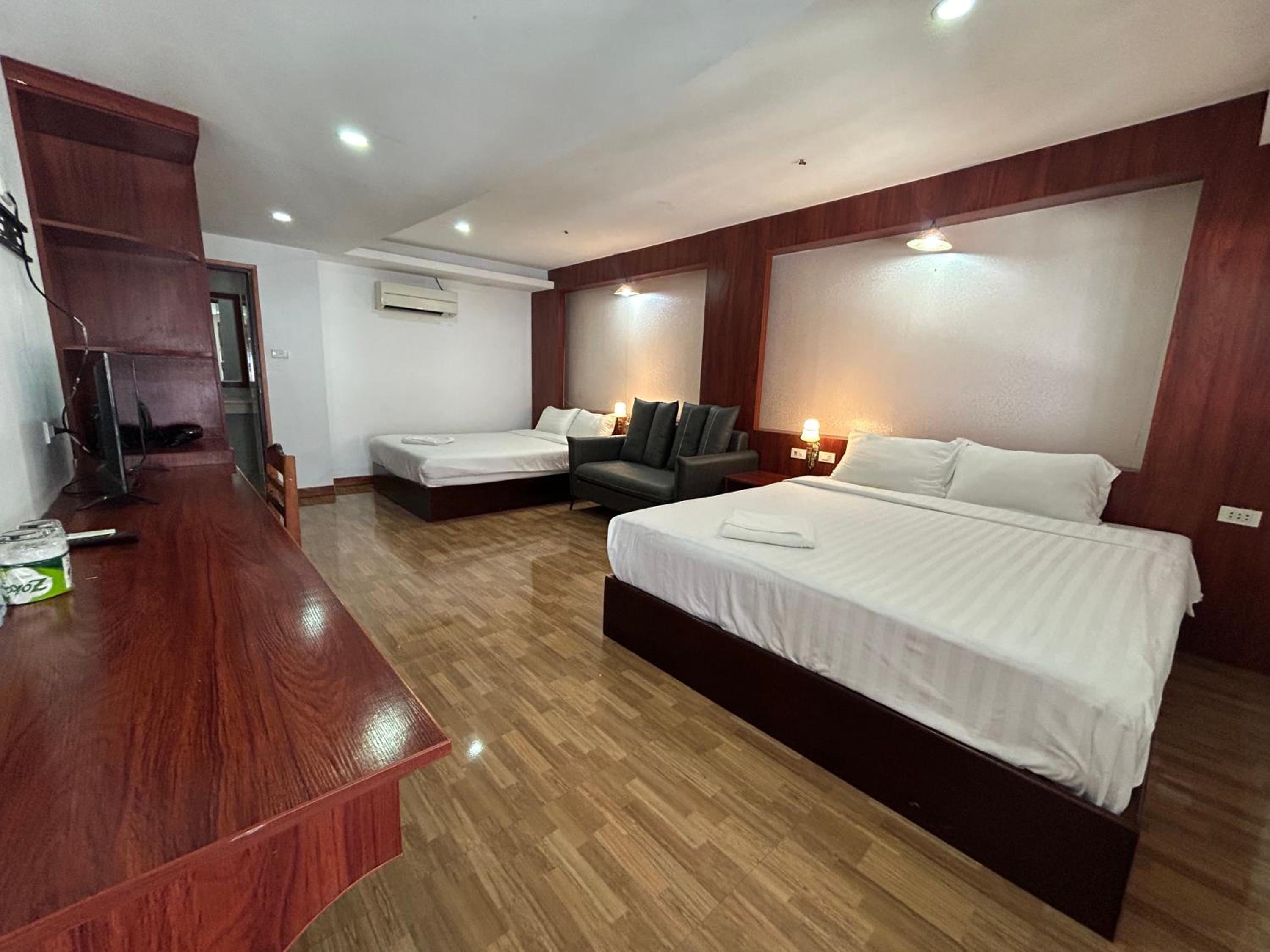Deluxe Family Room photo 1