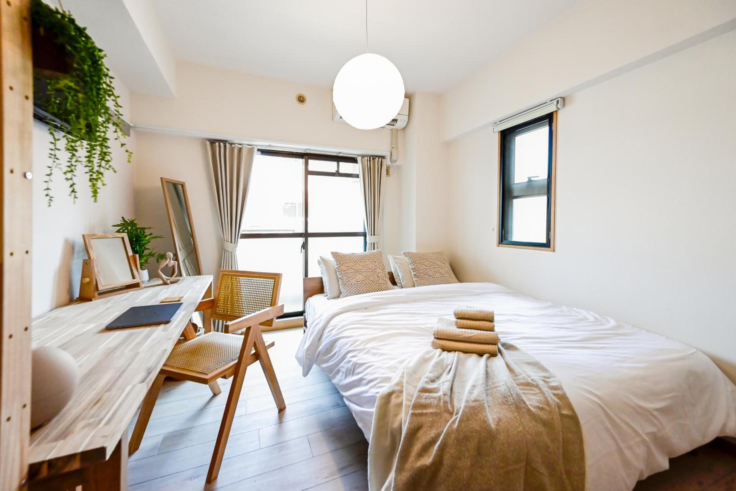 One-Bedroom Apartment photo 1