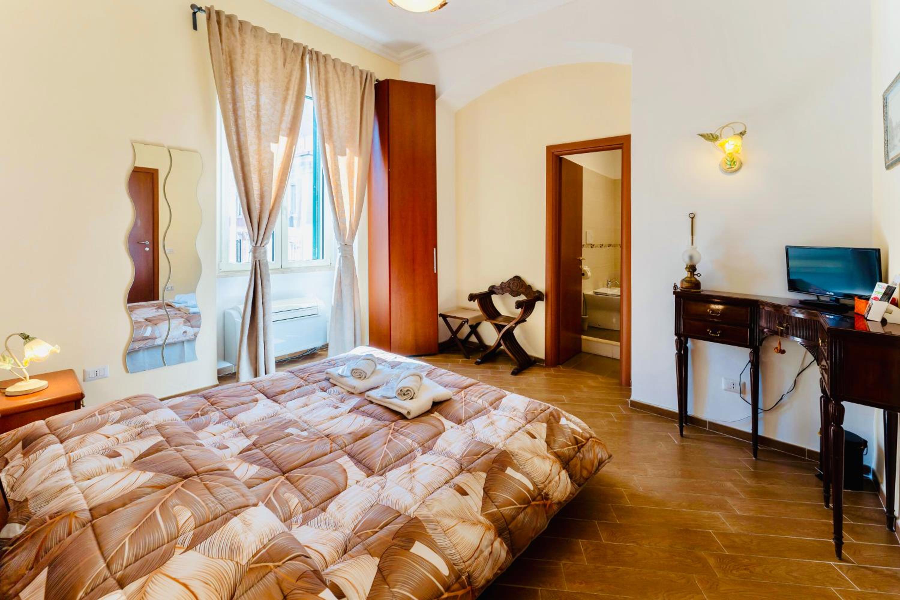 Large Double Room photo 1