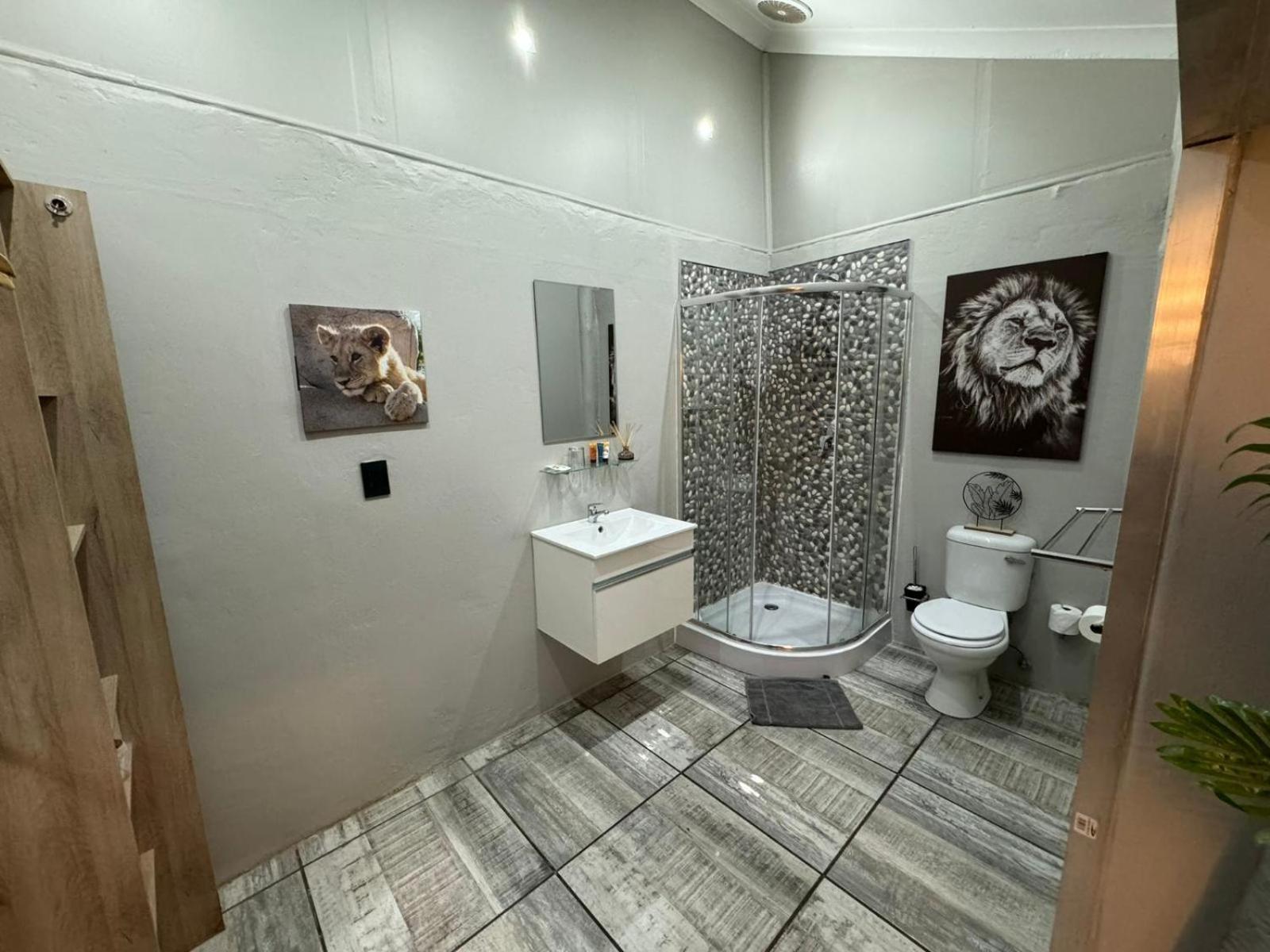 Queen Room photo 3