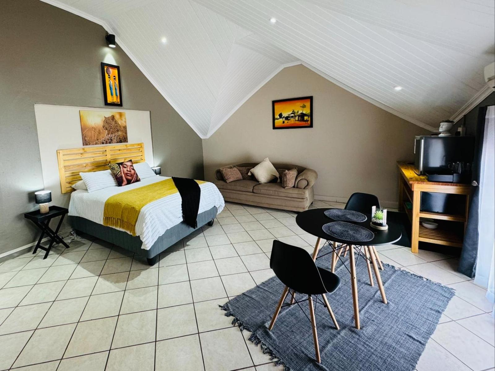 Queen Room photo 2