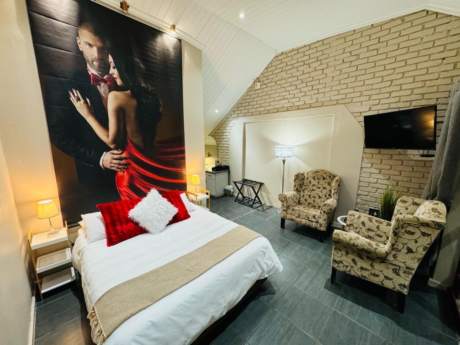 Queen Room photo 2