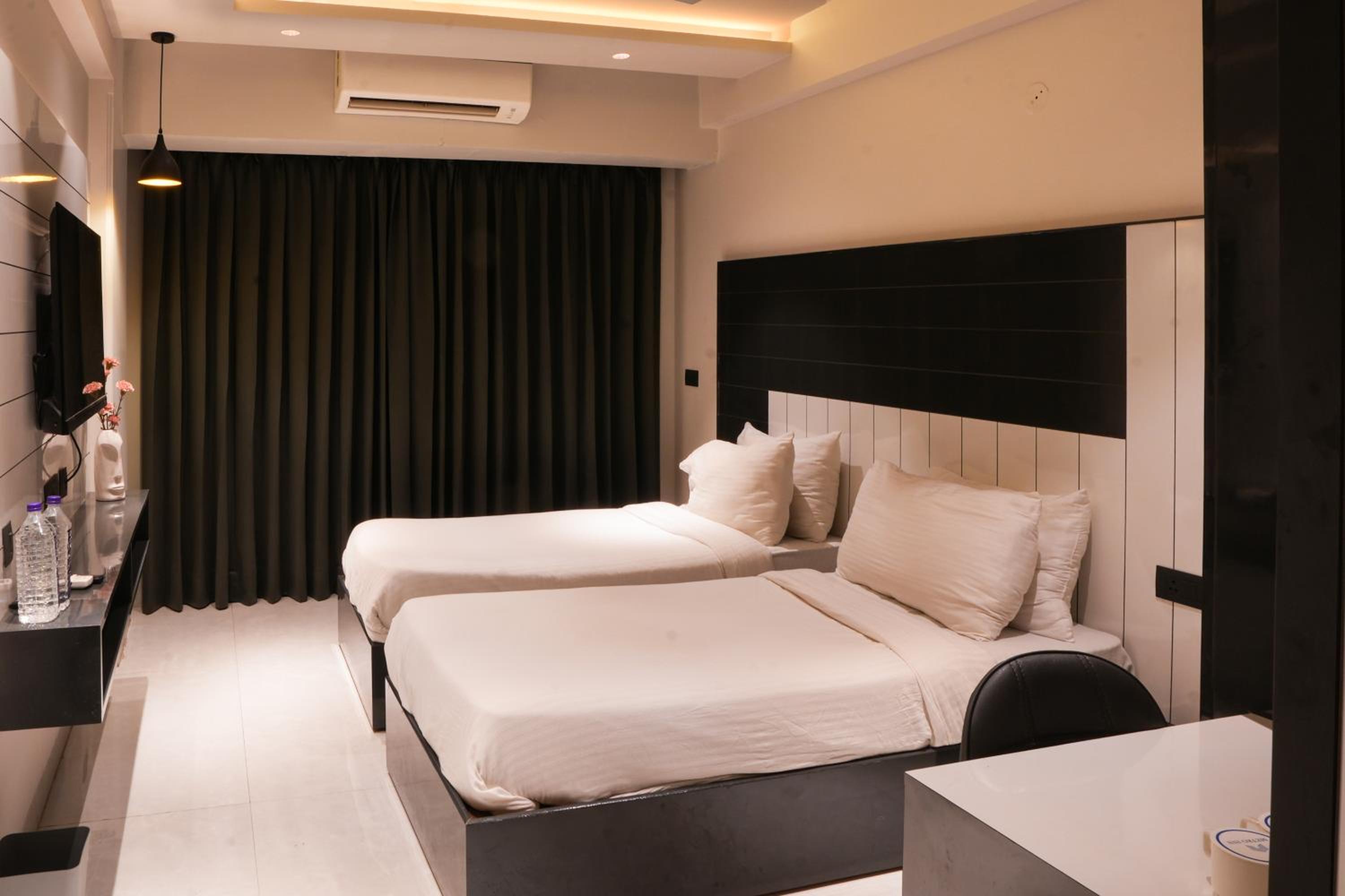 Deluxe Room - Photo 8