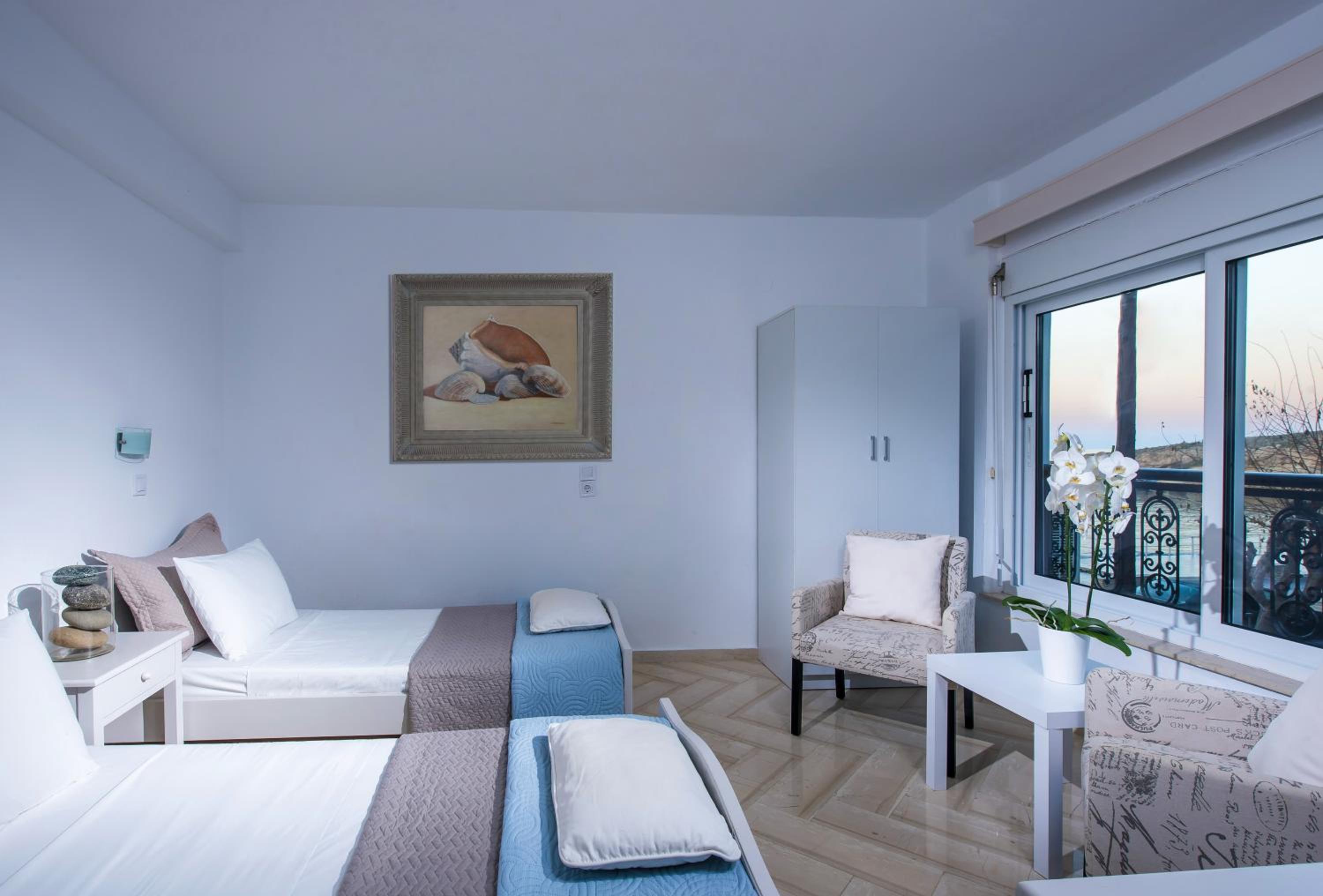 One-Bedroom Apartment with Side Sea View