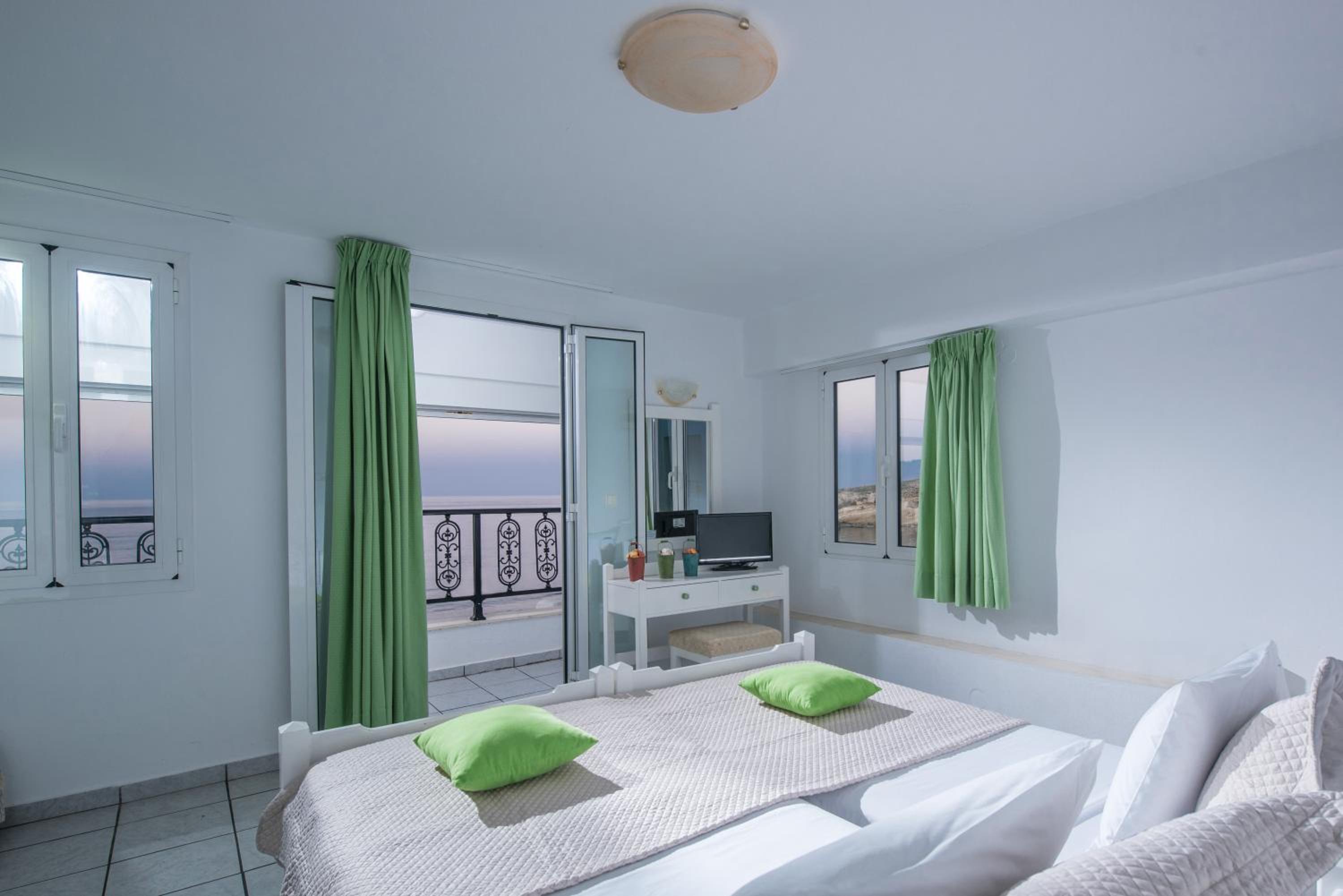 Studio with Sea View - Photo 3