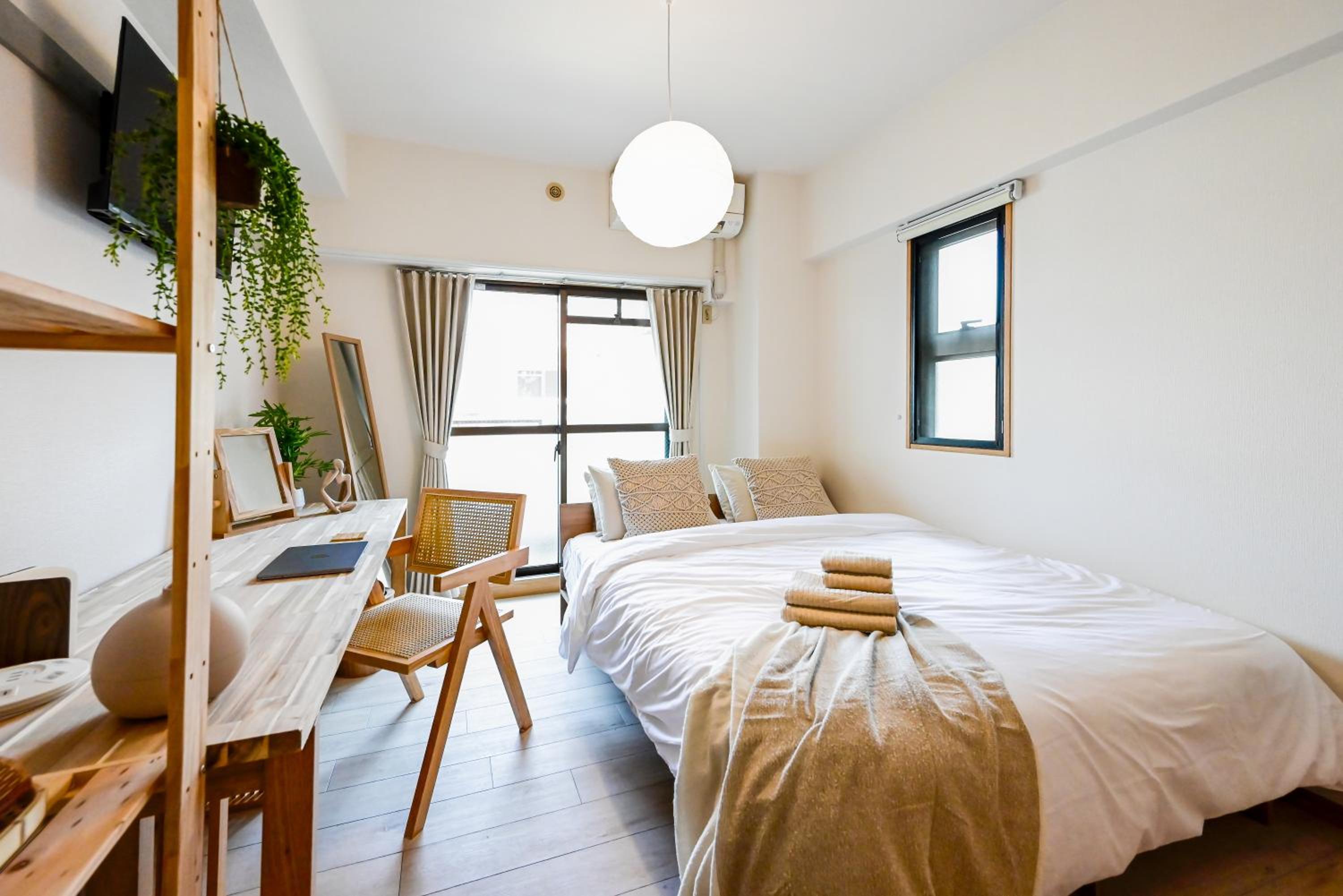 One-Bedroom Apartment photo 1