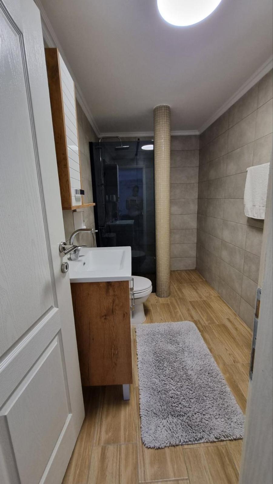 Apartment photo 2