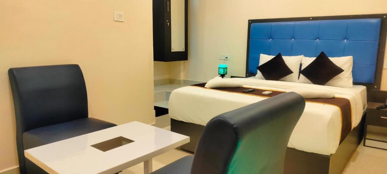 Deluxe Double Room (2 Adults + 1 Child) photo 3