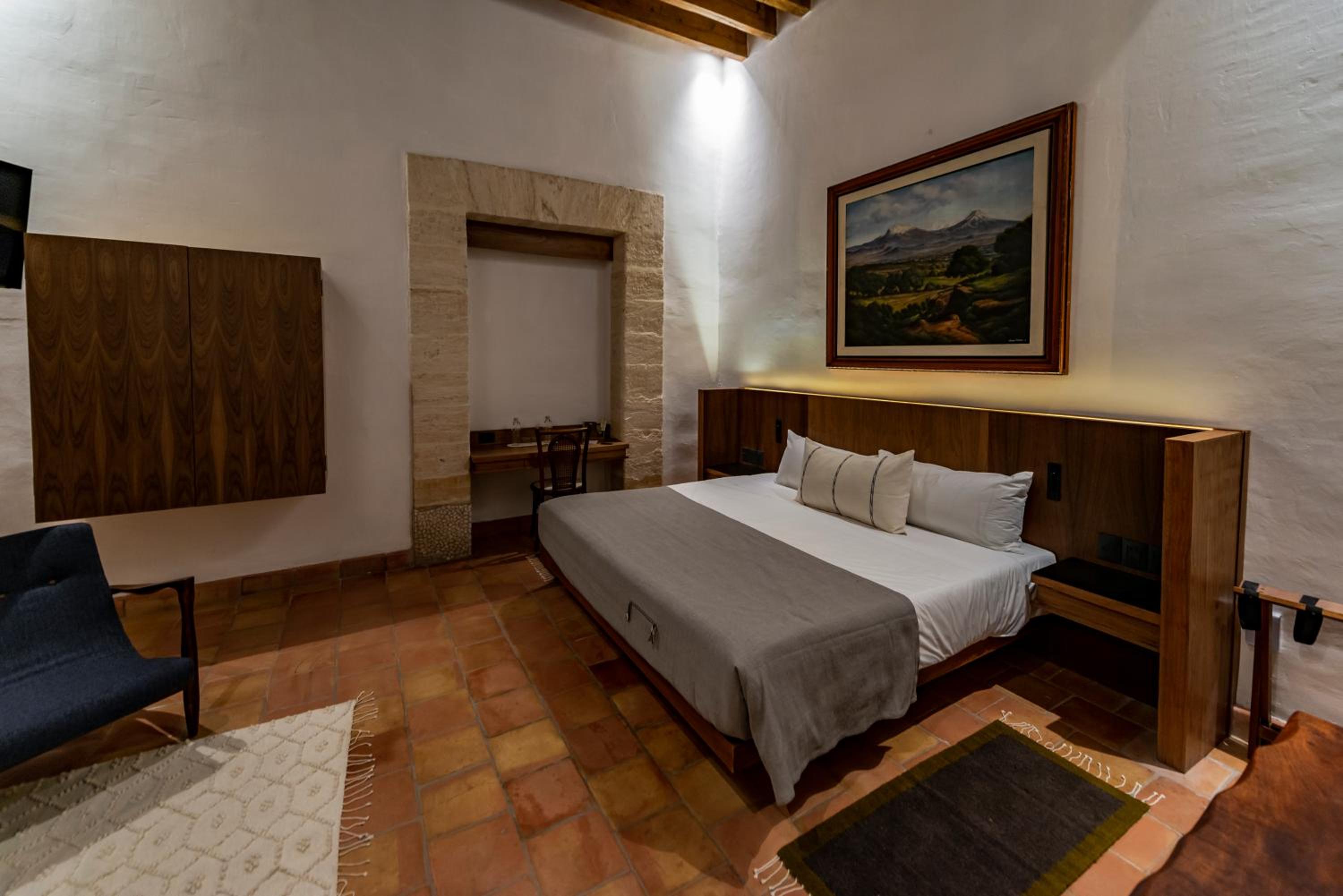 Superior King Suite photo 2