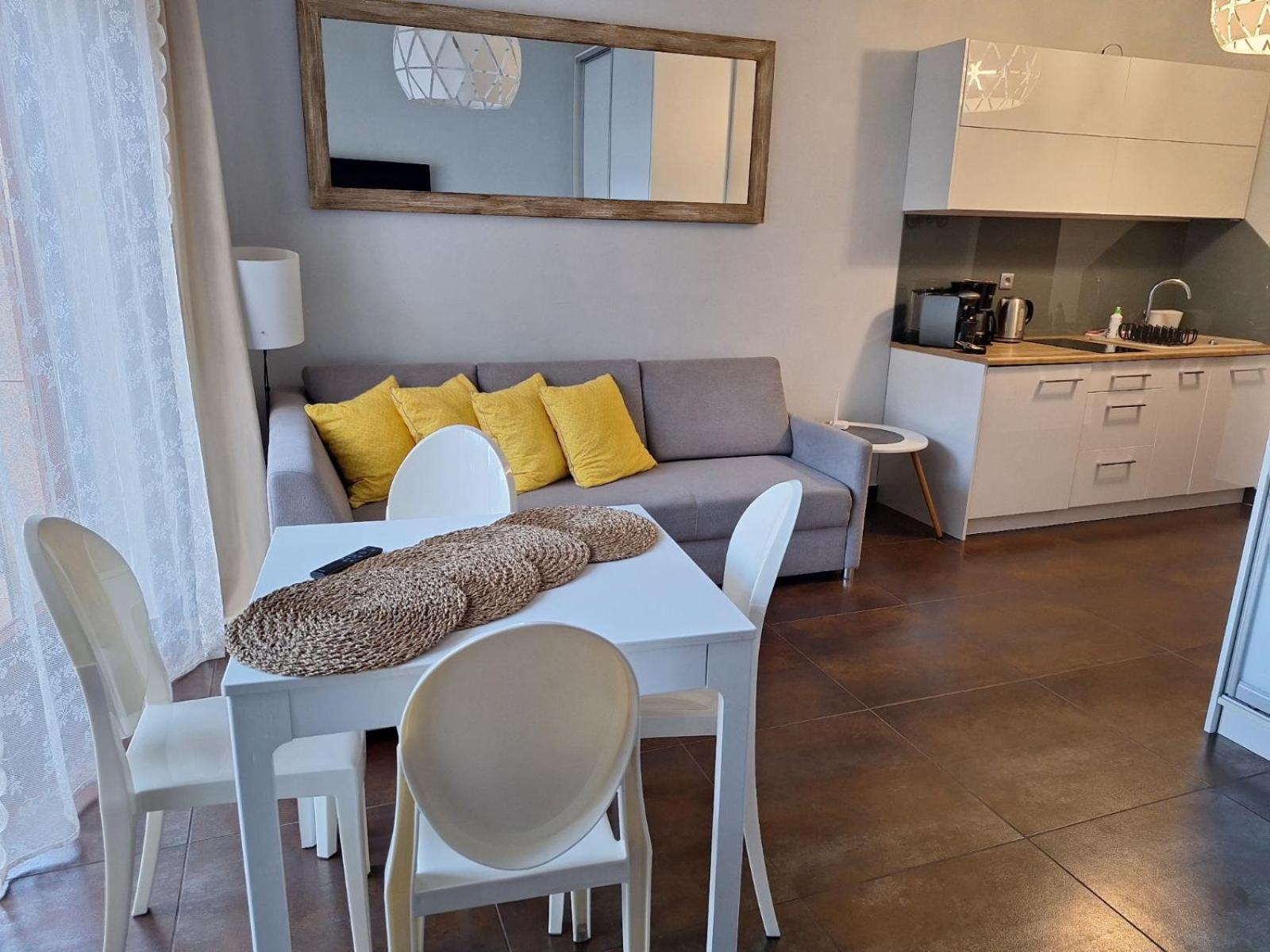 Studio Apartment with Terrace