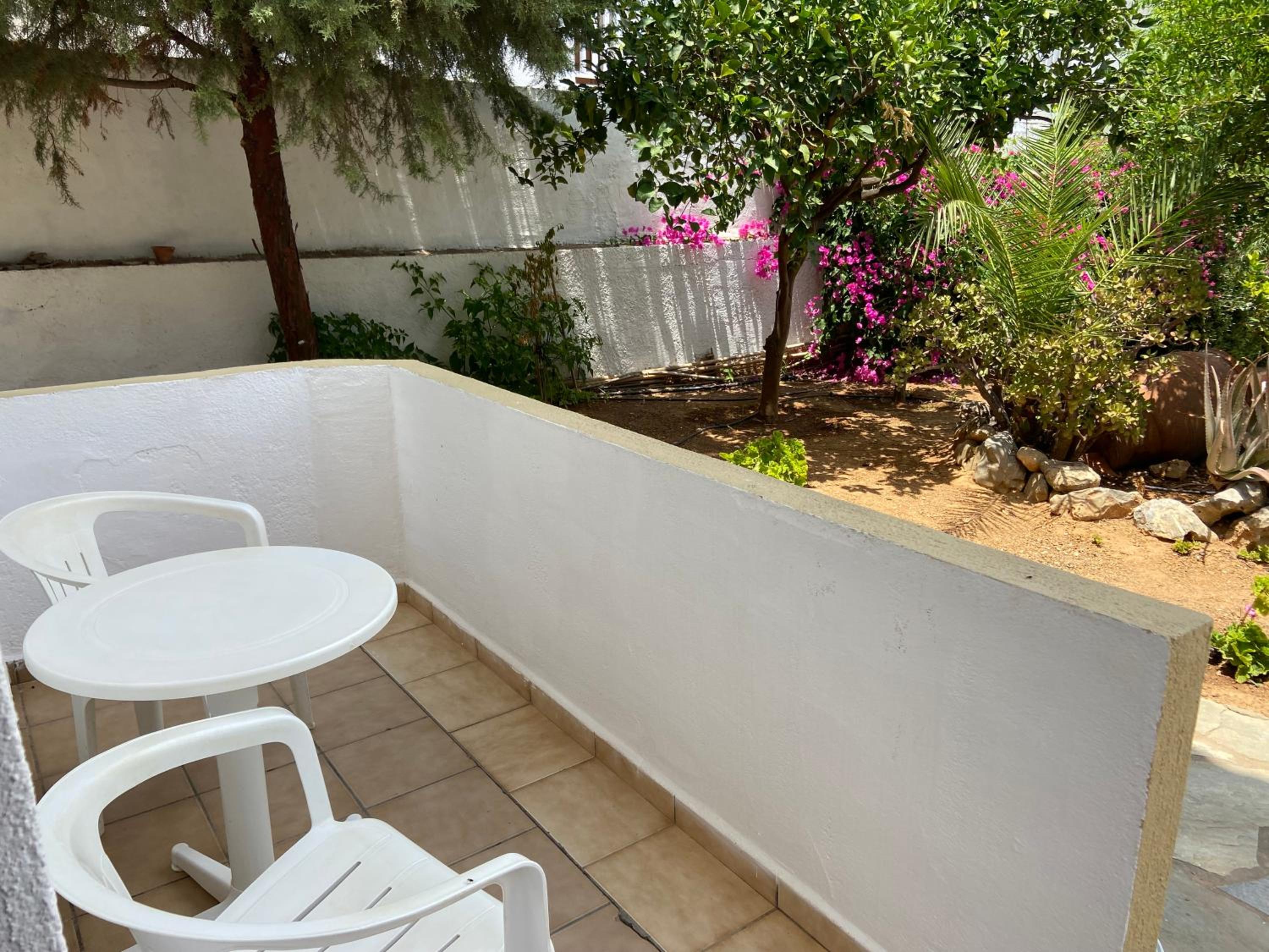 Studio with Pool View photo 3