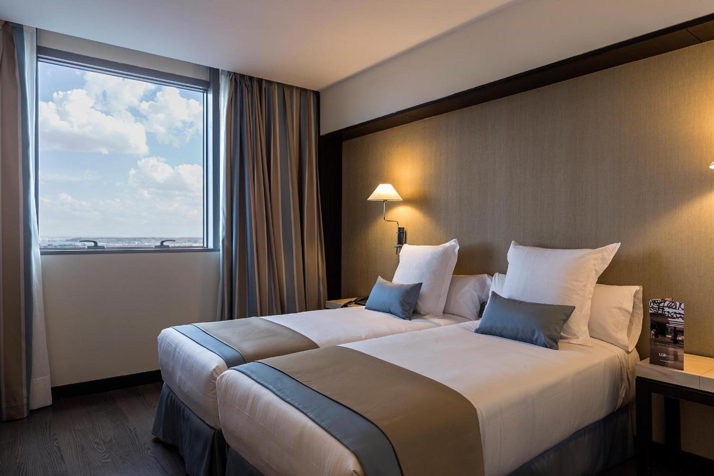 Twin Room - Photo 2