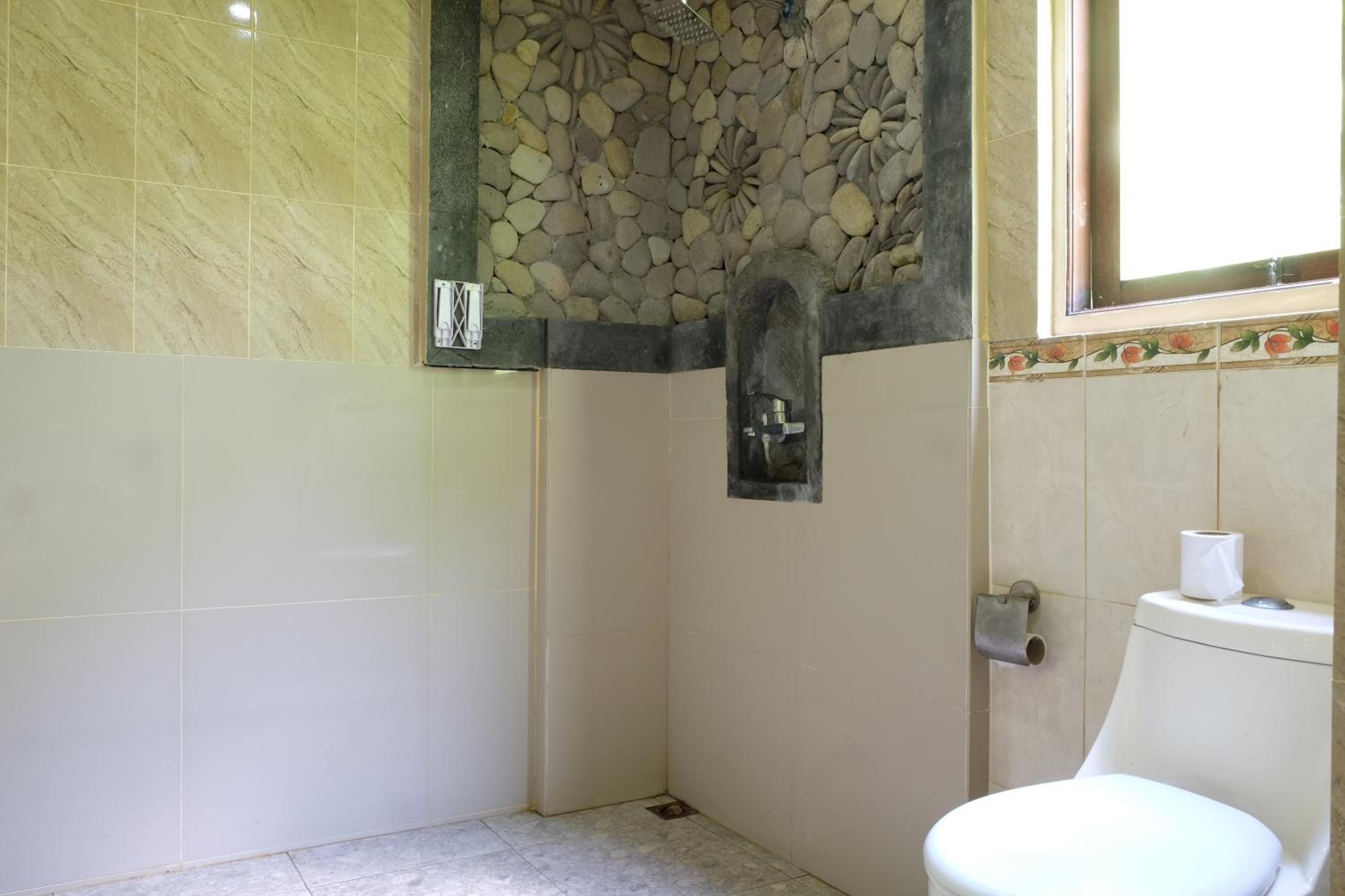 Deluxe Queen Room - Photo 8