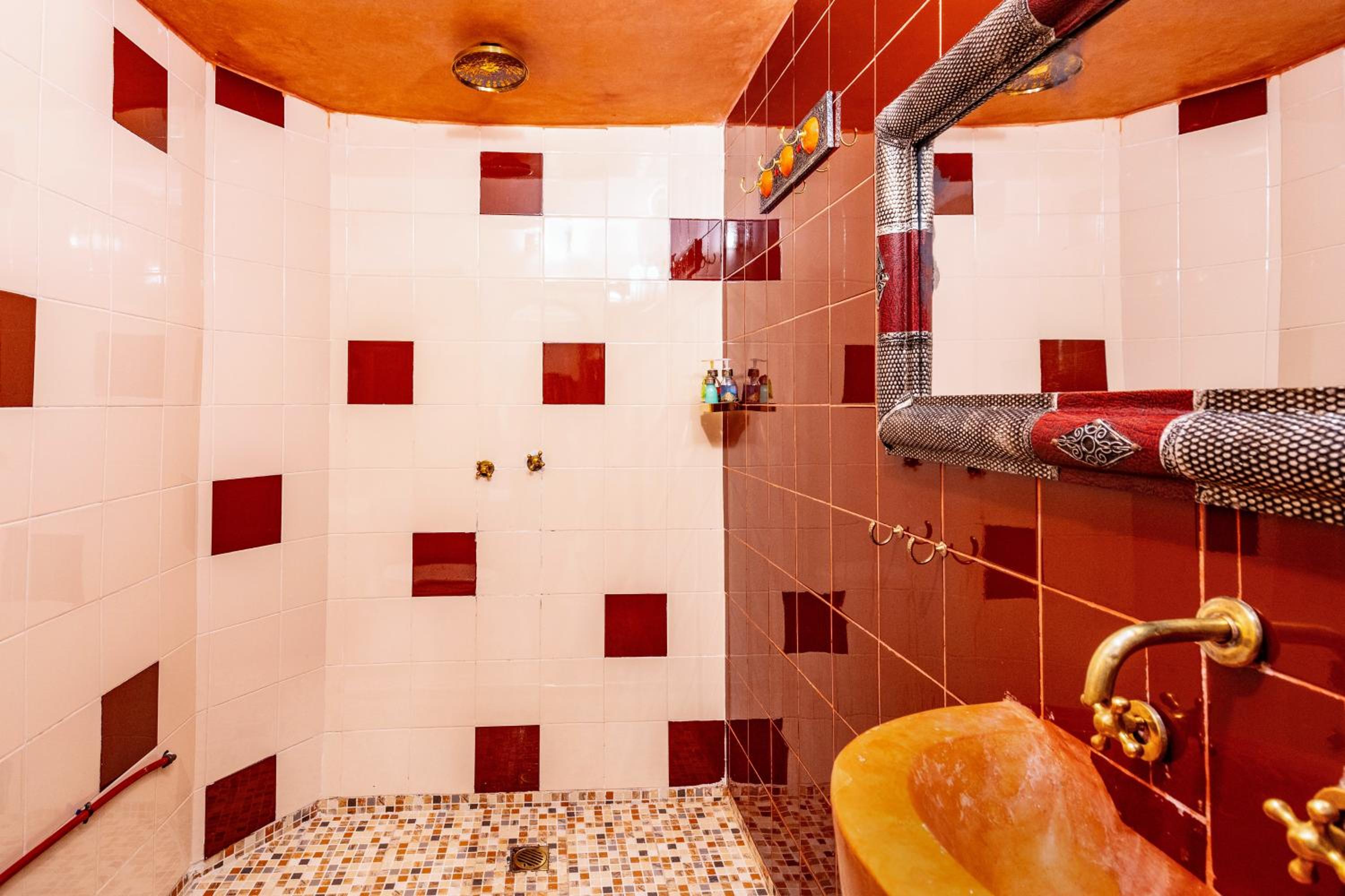 Standard Triple Room - Photo 8