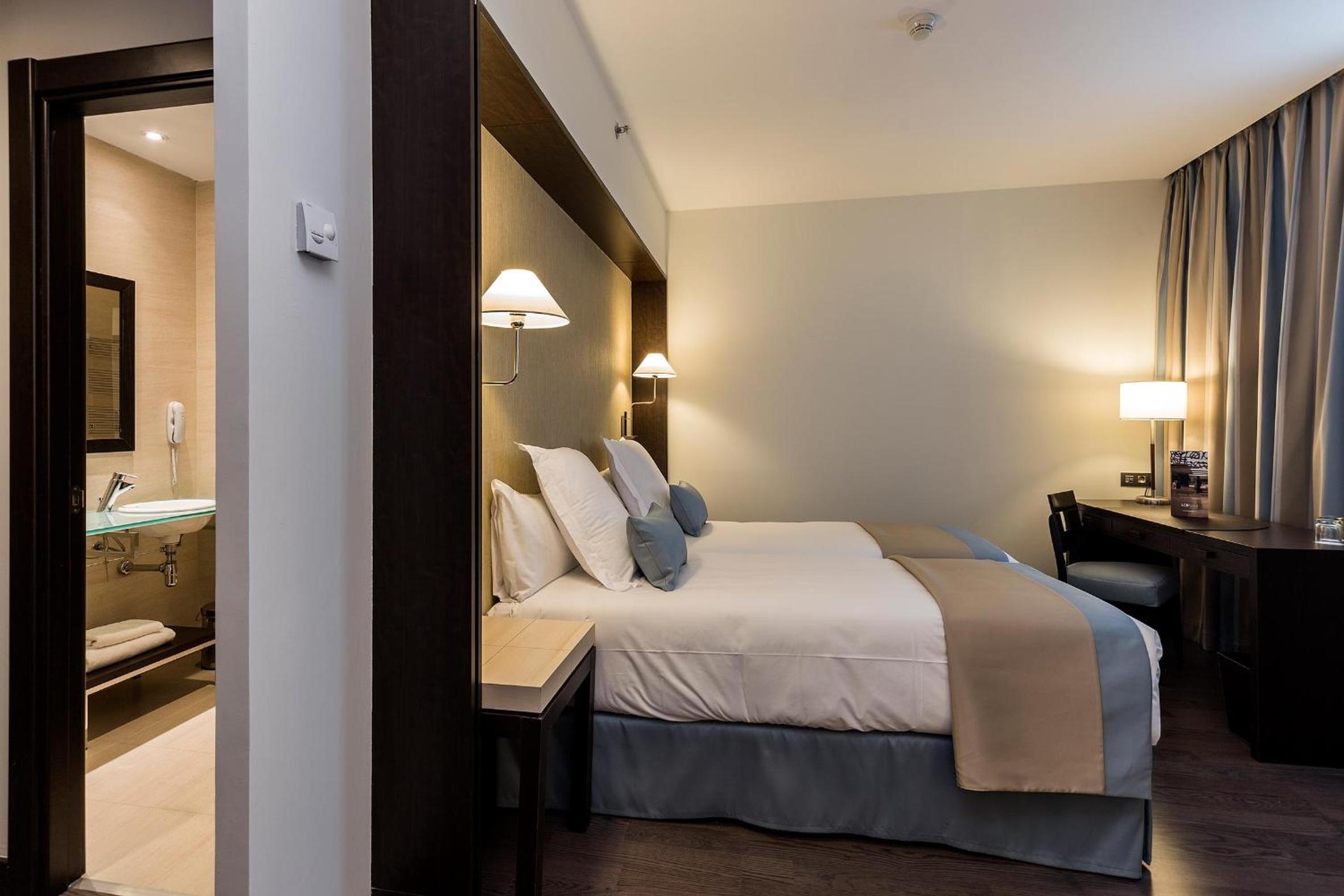 Twin Room - Photo 5