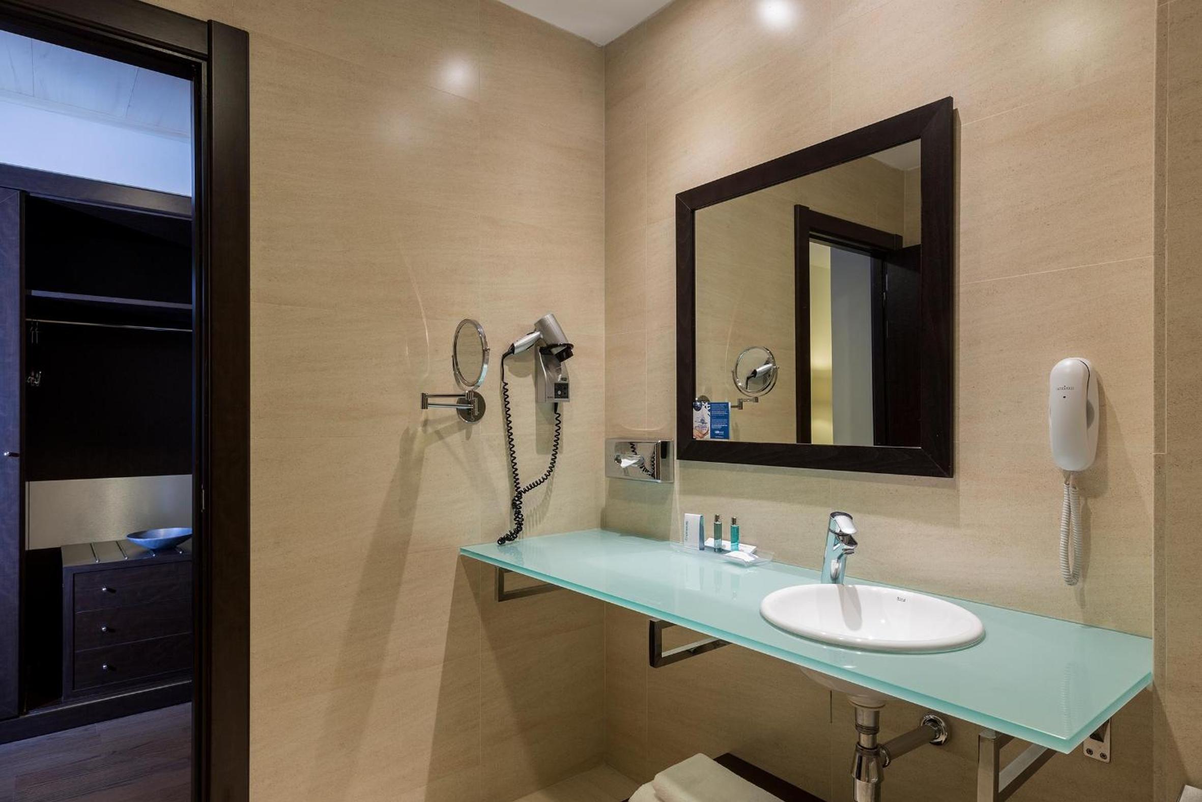Double Room - Photo 3