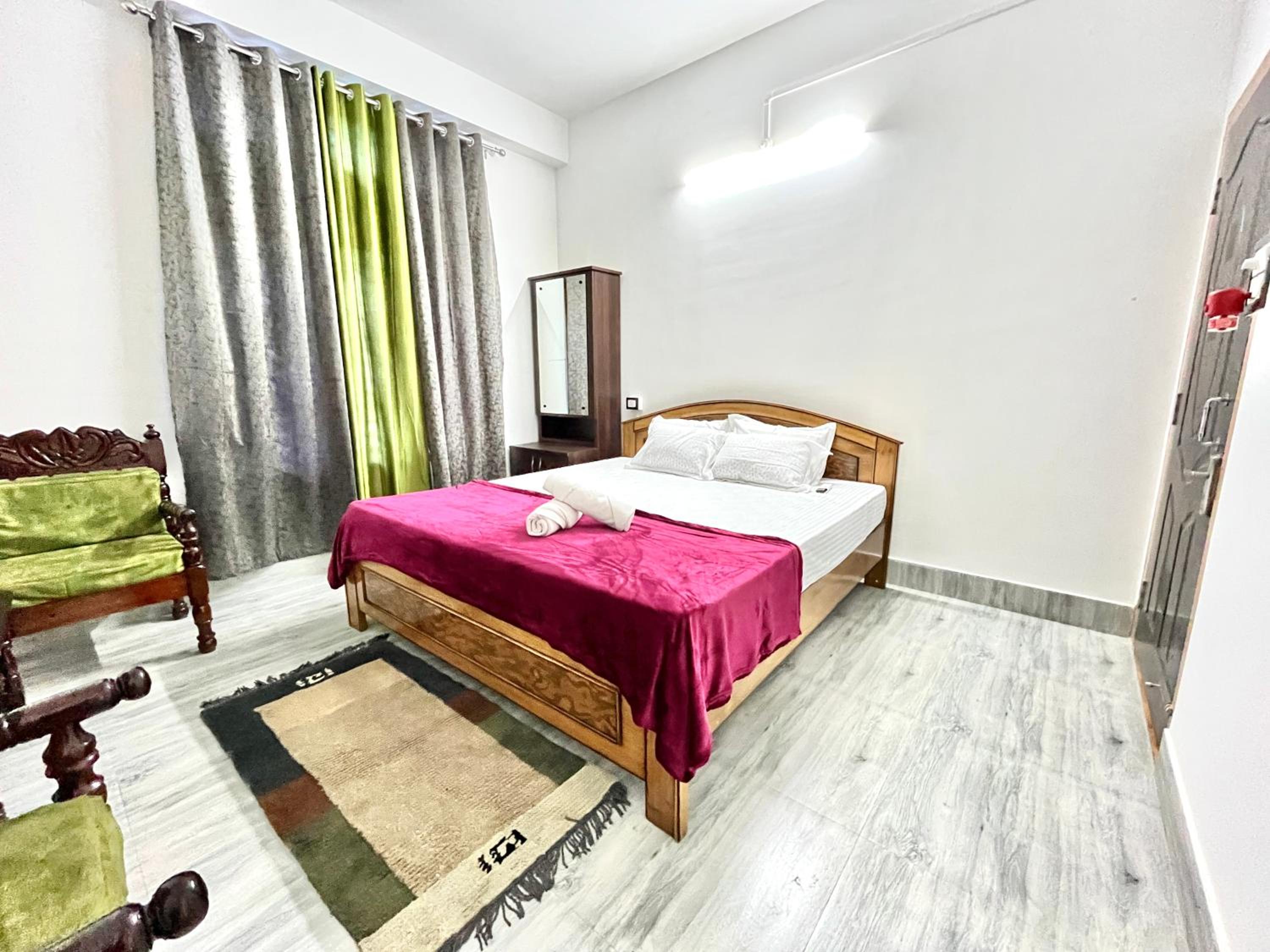 Deluxe Double Room (2 Adults + 1 Child) photo 1