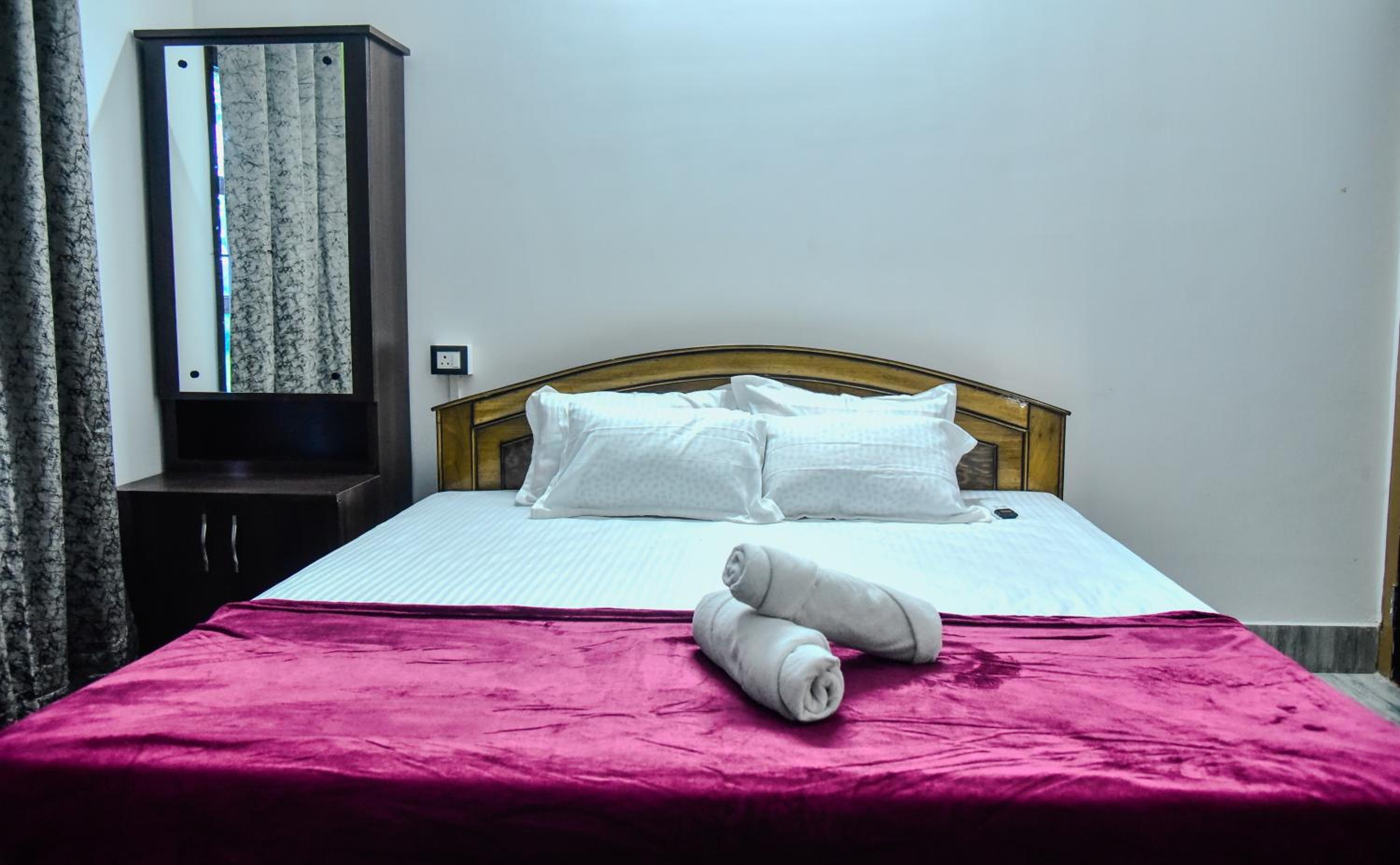 Deluxe Double Room (2 Adults + 1 Child) photo 3