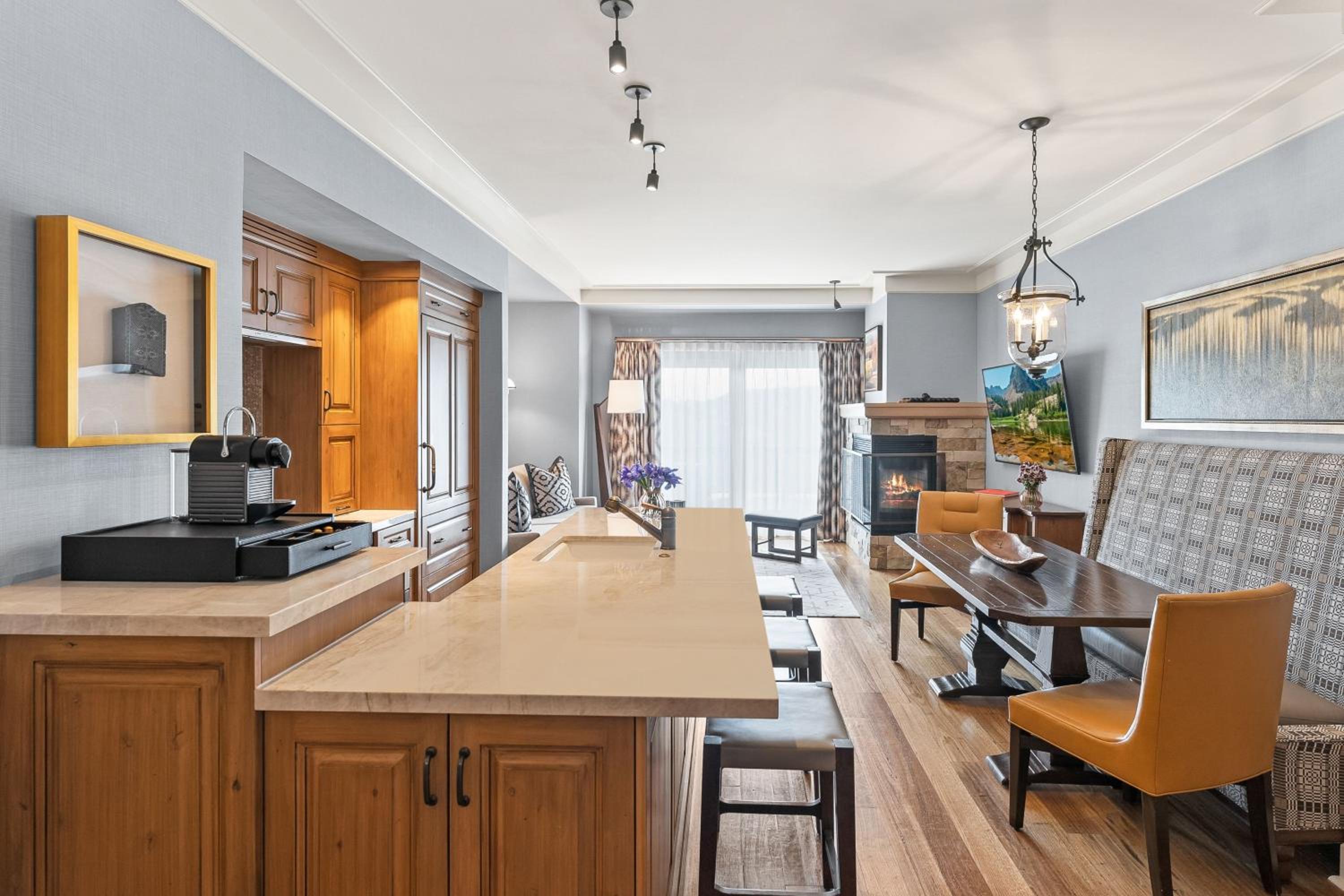 Deluxe, 1 Bedroom Suite, 1 King, Valley view - Photo 4