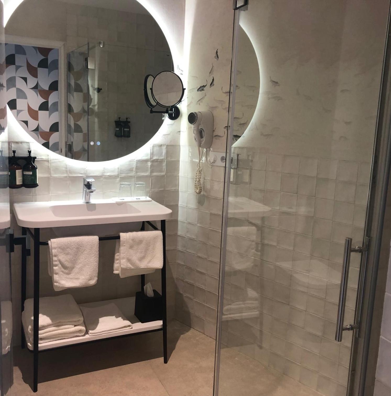 Deluxe Double or Twin Room with City View photo 2