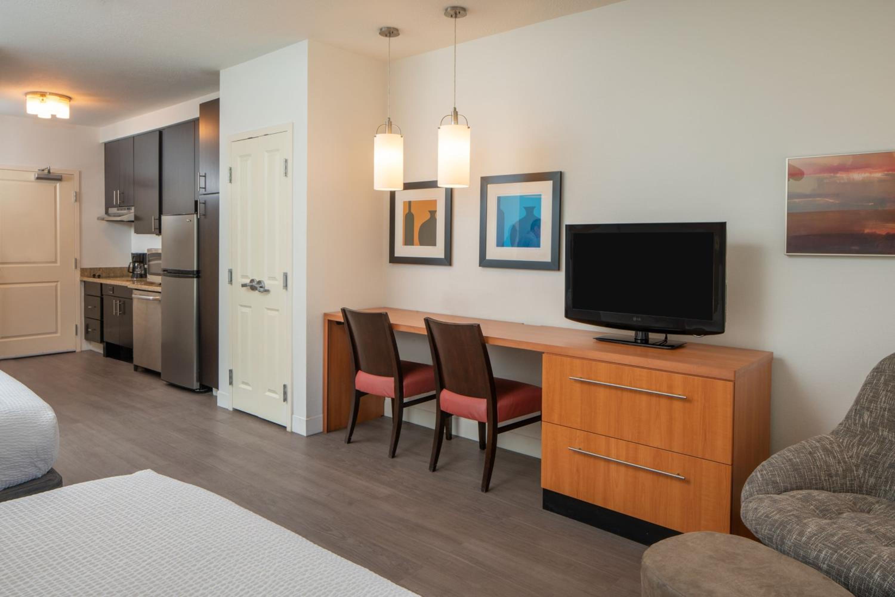 Studio with Two Queen Beds and Roll-In Shower - Mobility and Hearing Accessible