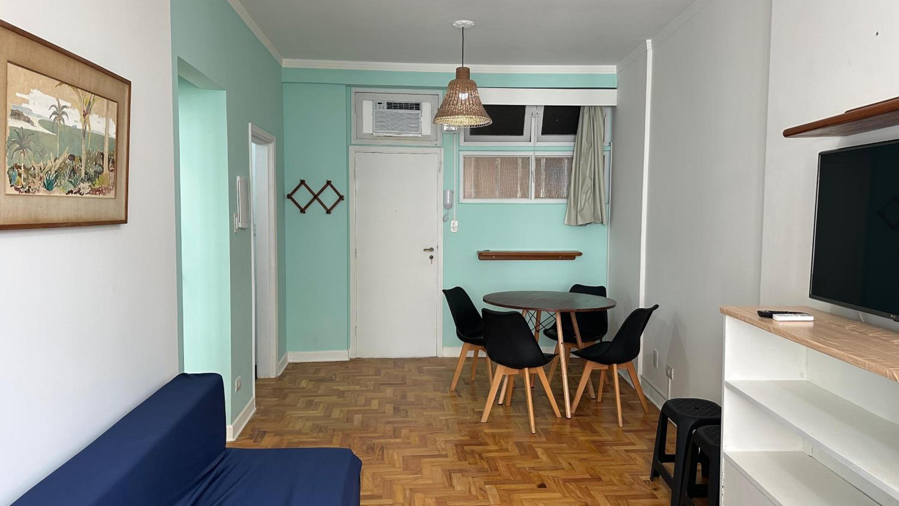 One-Bedroom Apartment photo 1