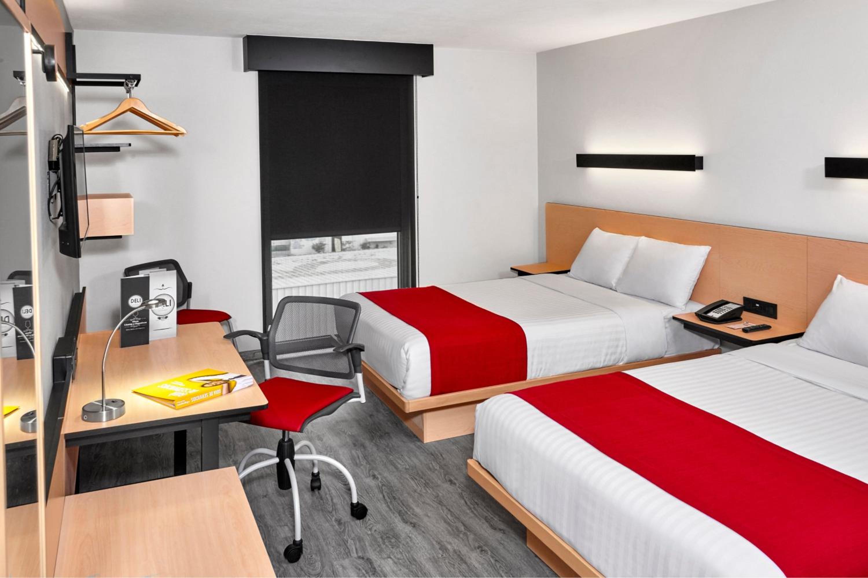 Double Room with Two Double Beds - Photo 6