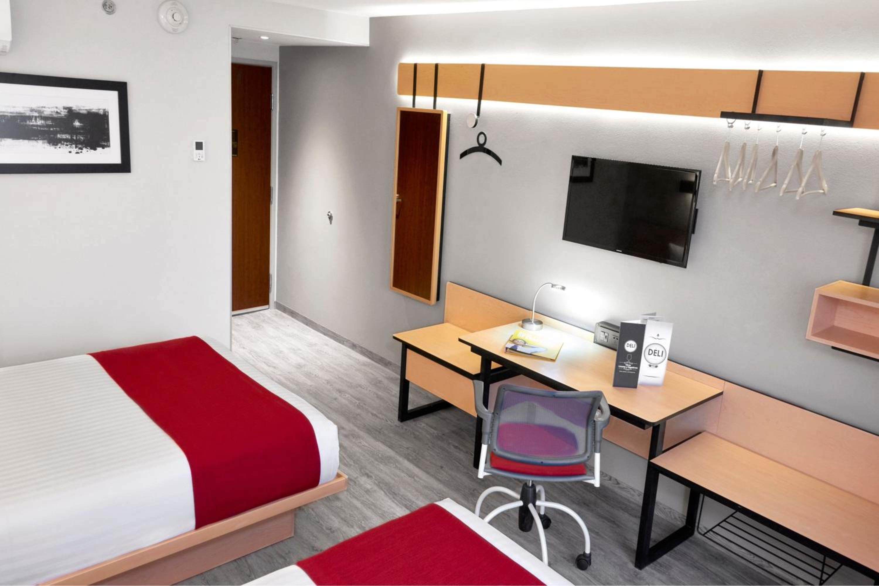 Double Room with Two Double Beds - Photo 2