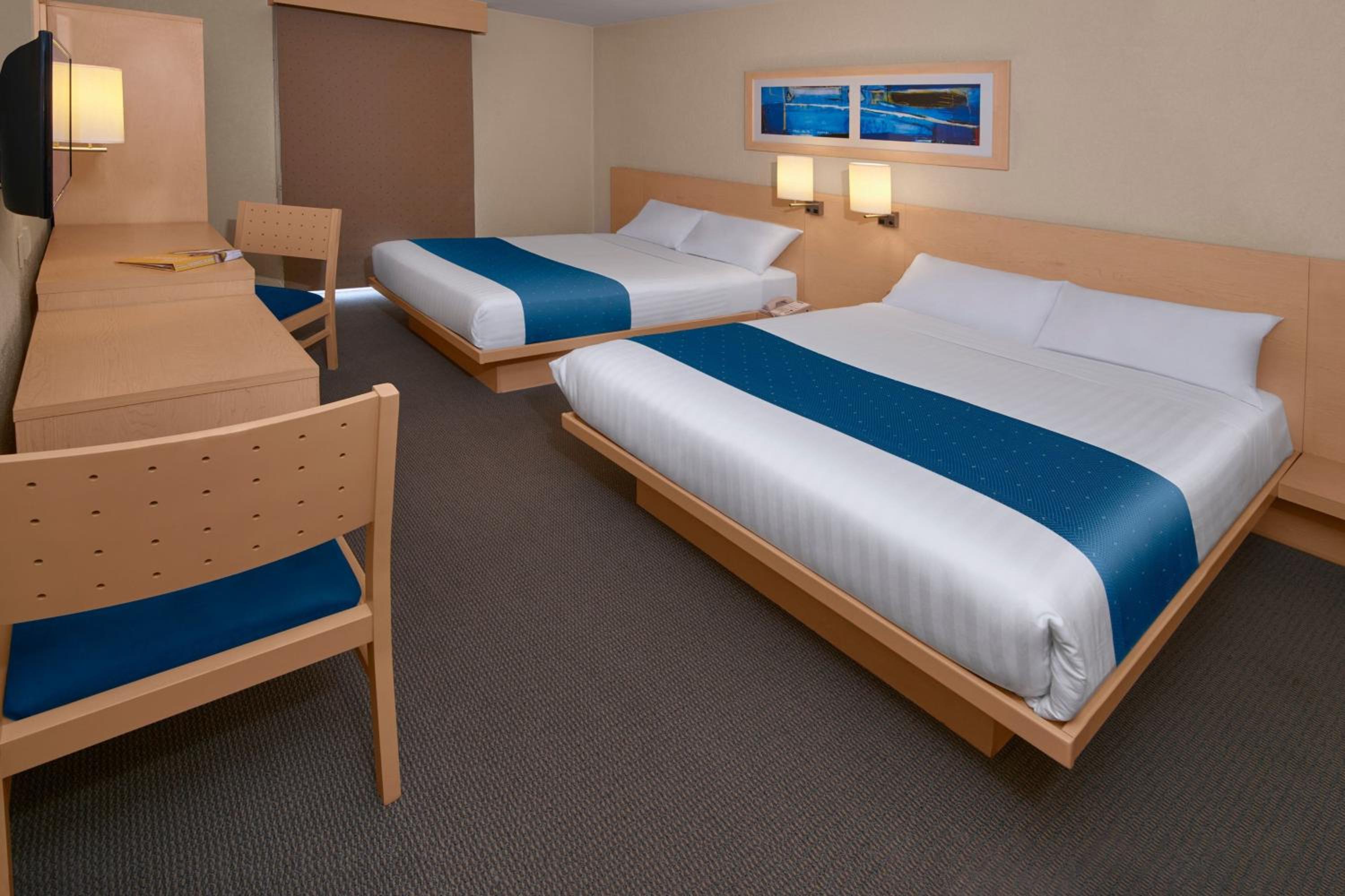 Double Room with Two Double Beds - Photo 8