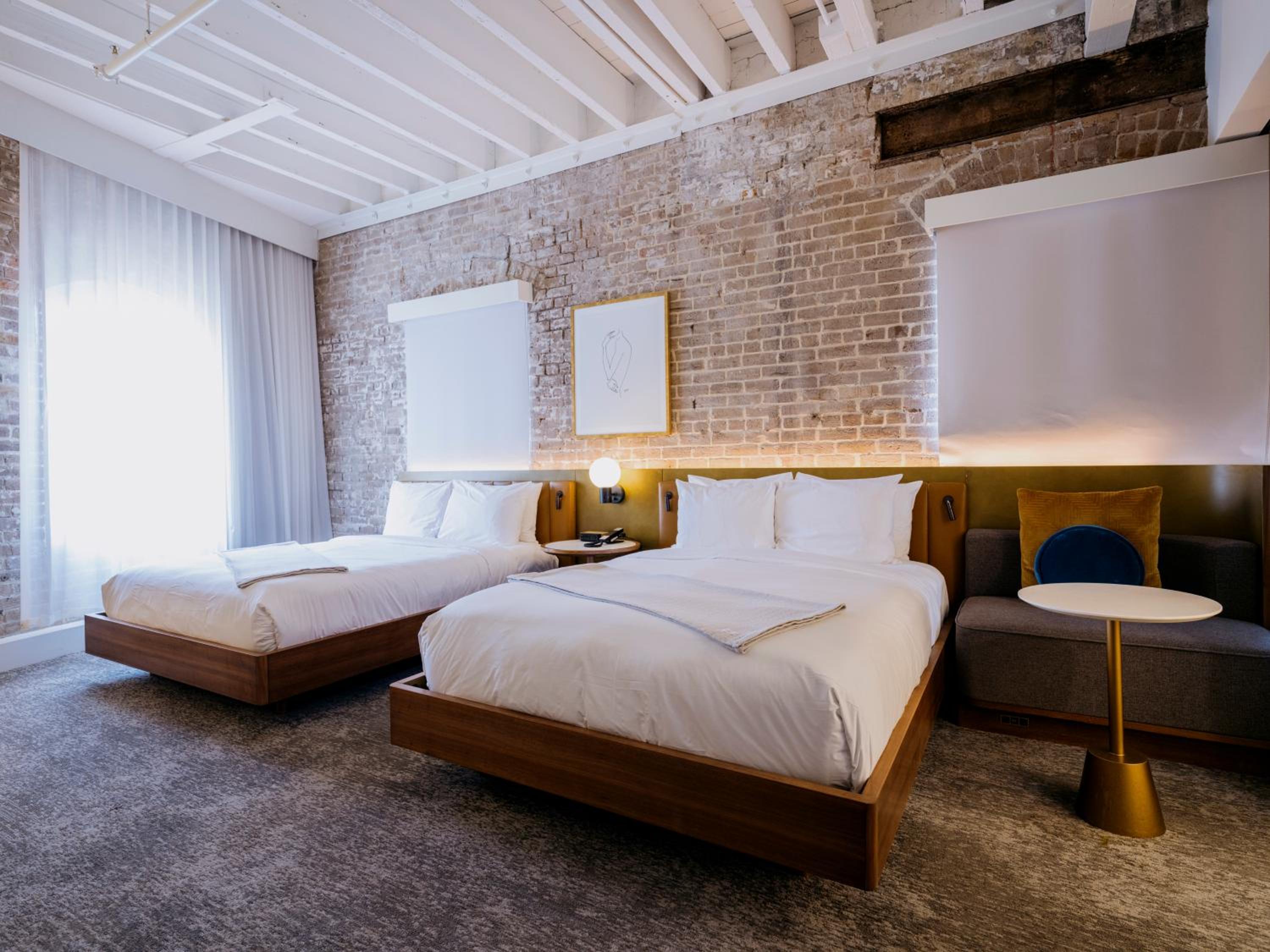 Queen Room with Two Queen Beds - Photo 8