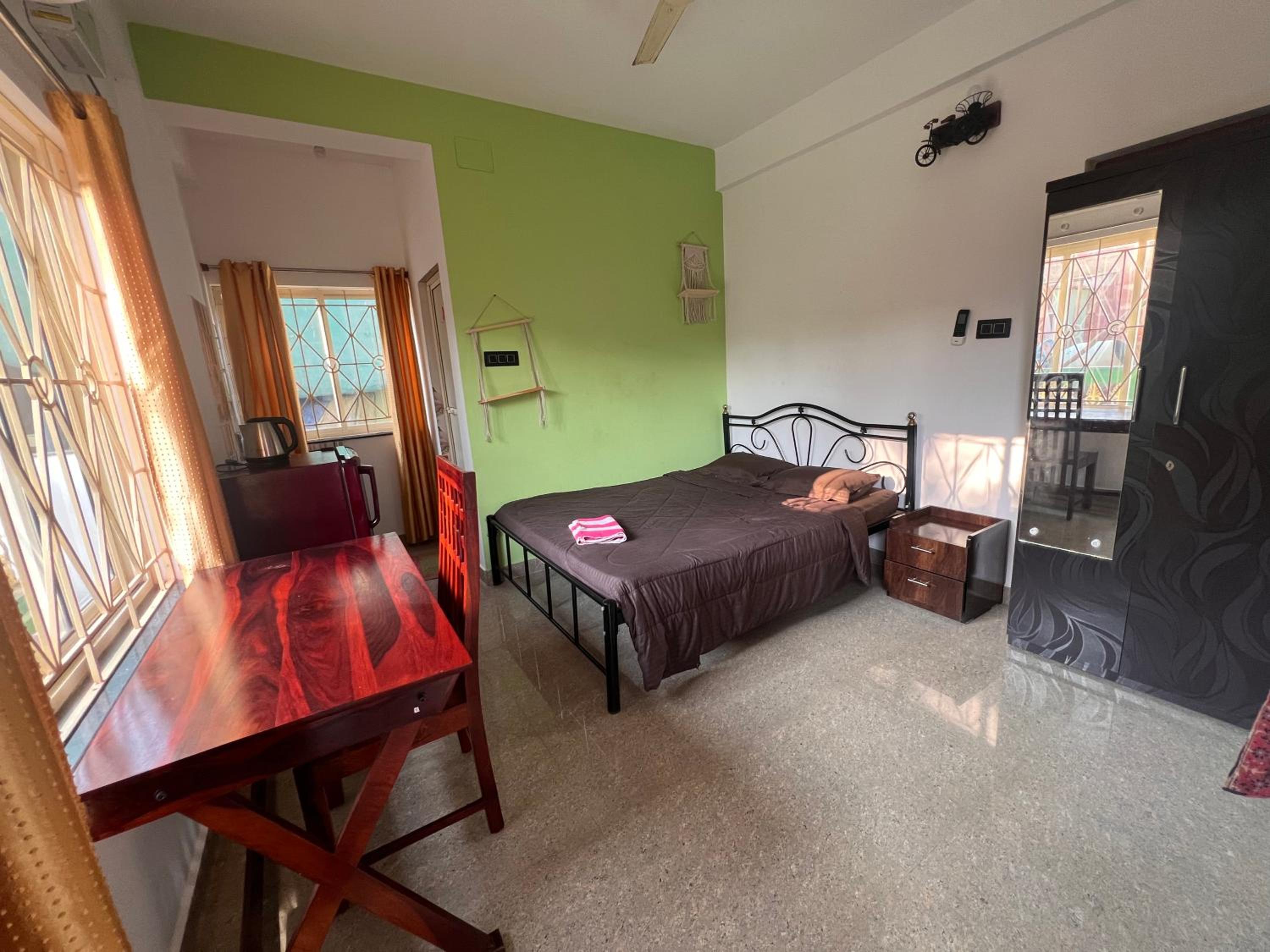 Studio Apartment photo 1