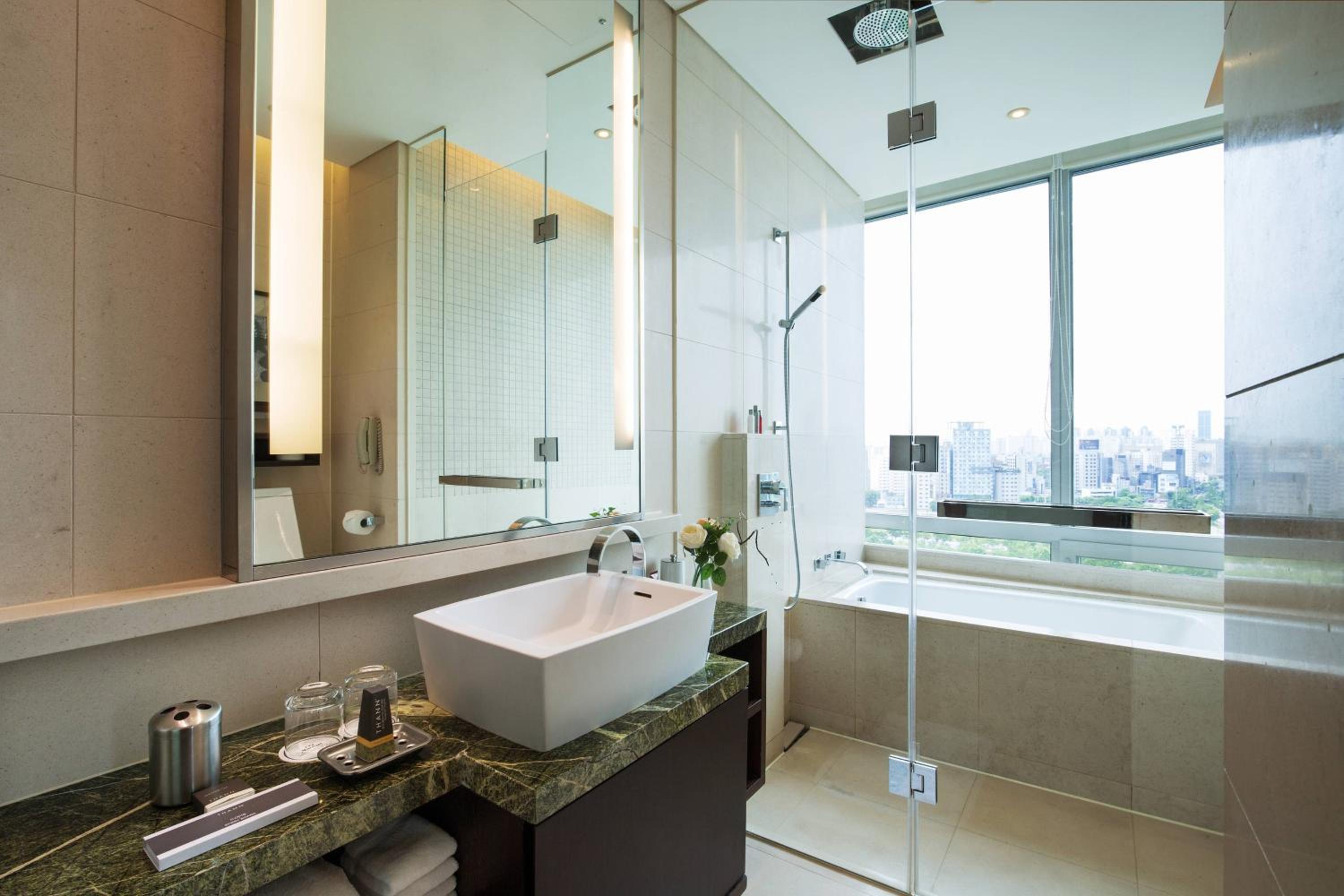 Penthouse Suite - Photo 4