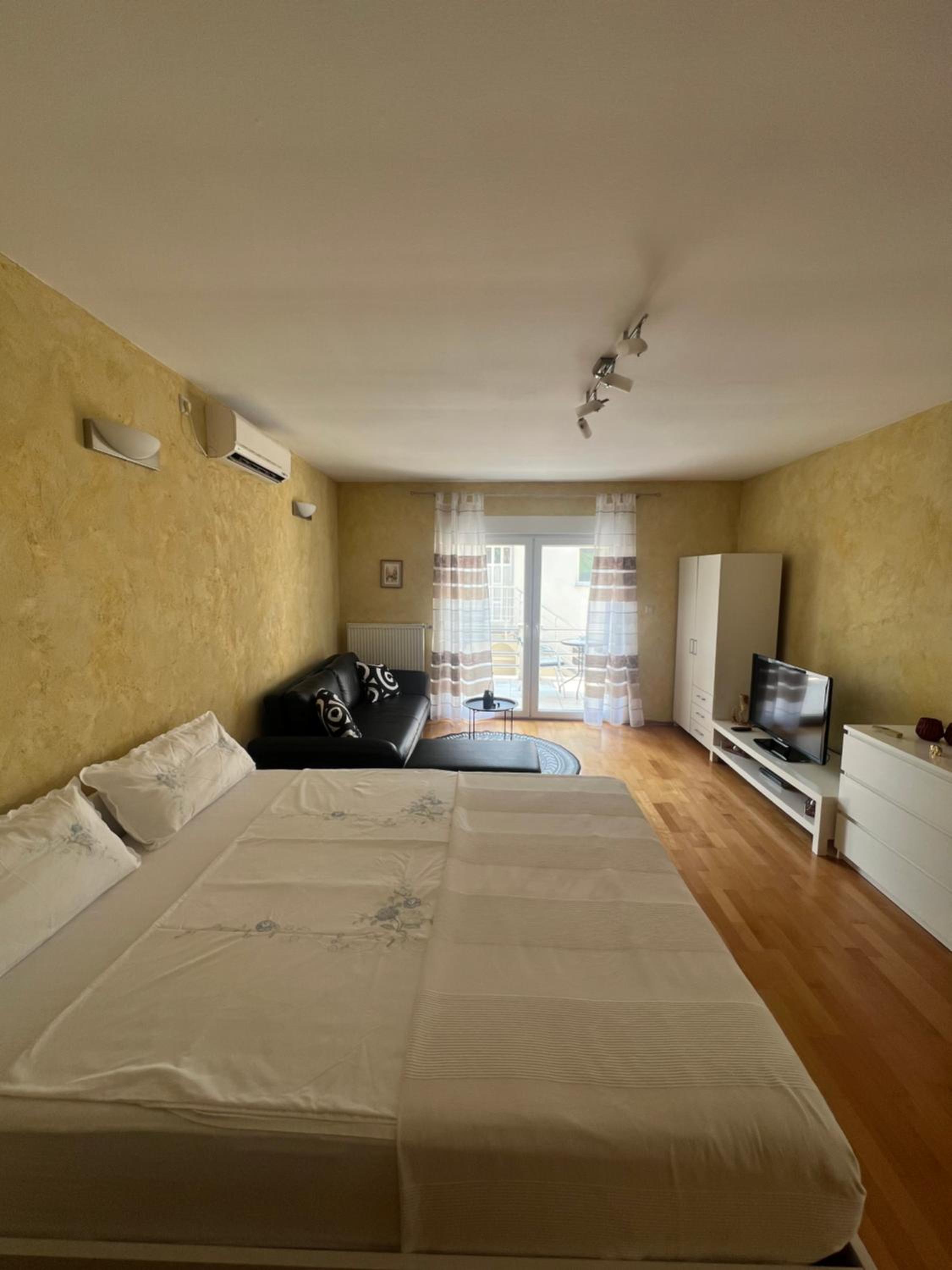 Apartment with Balcony photo 1