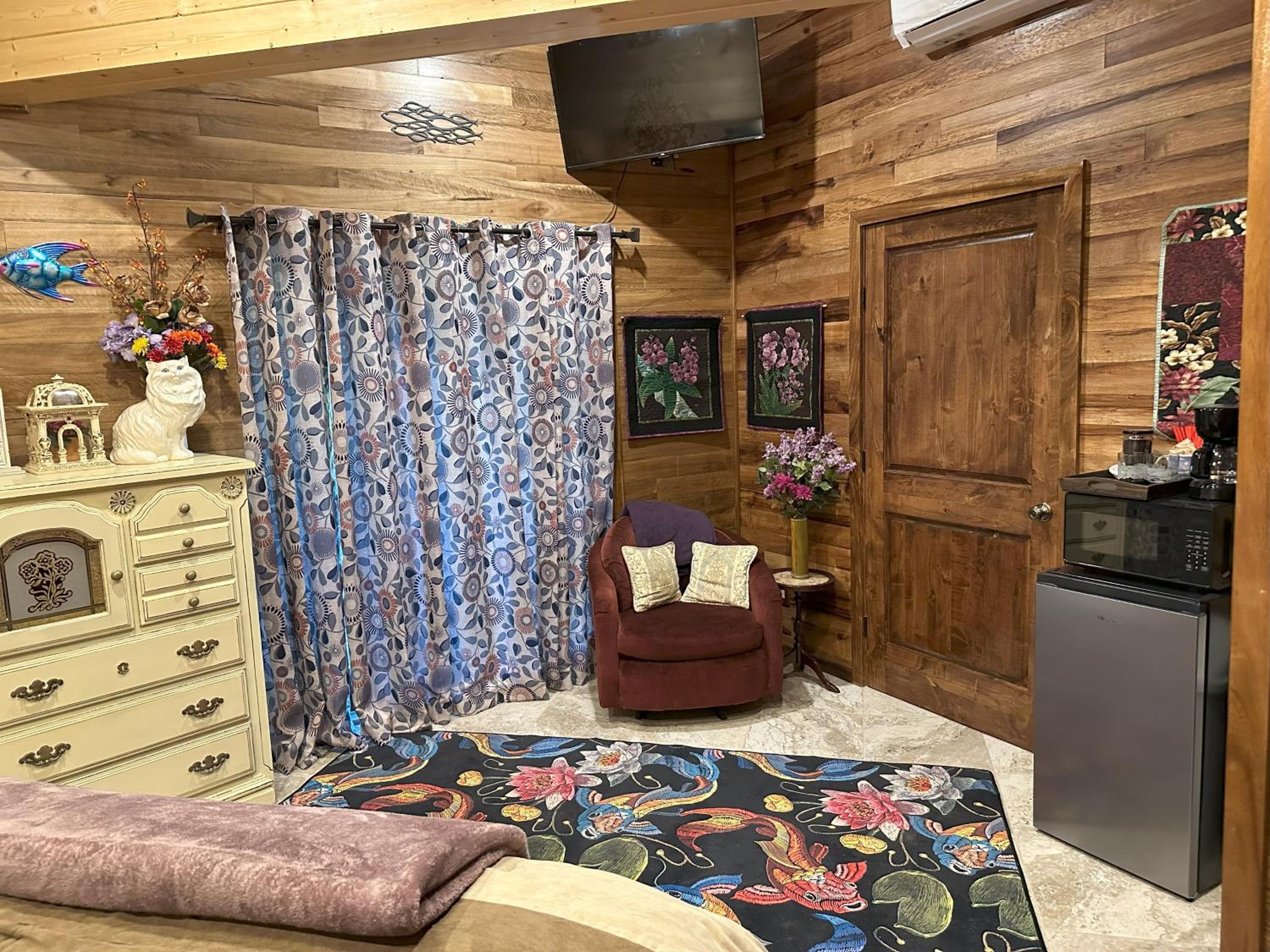 Queen Room - Disability Access
