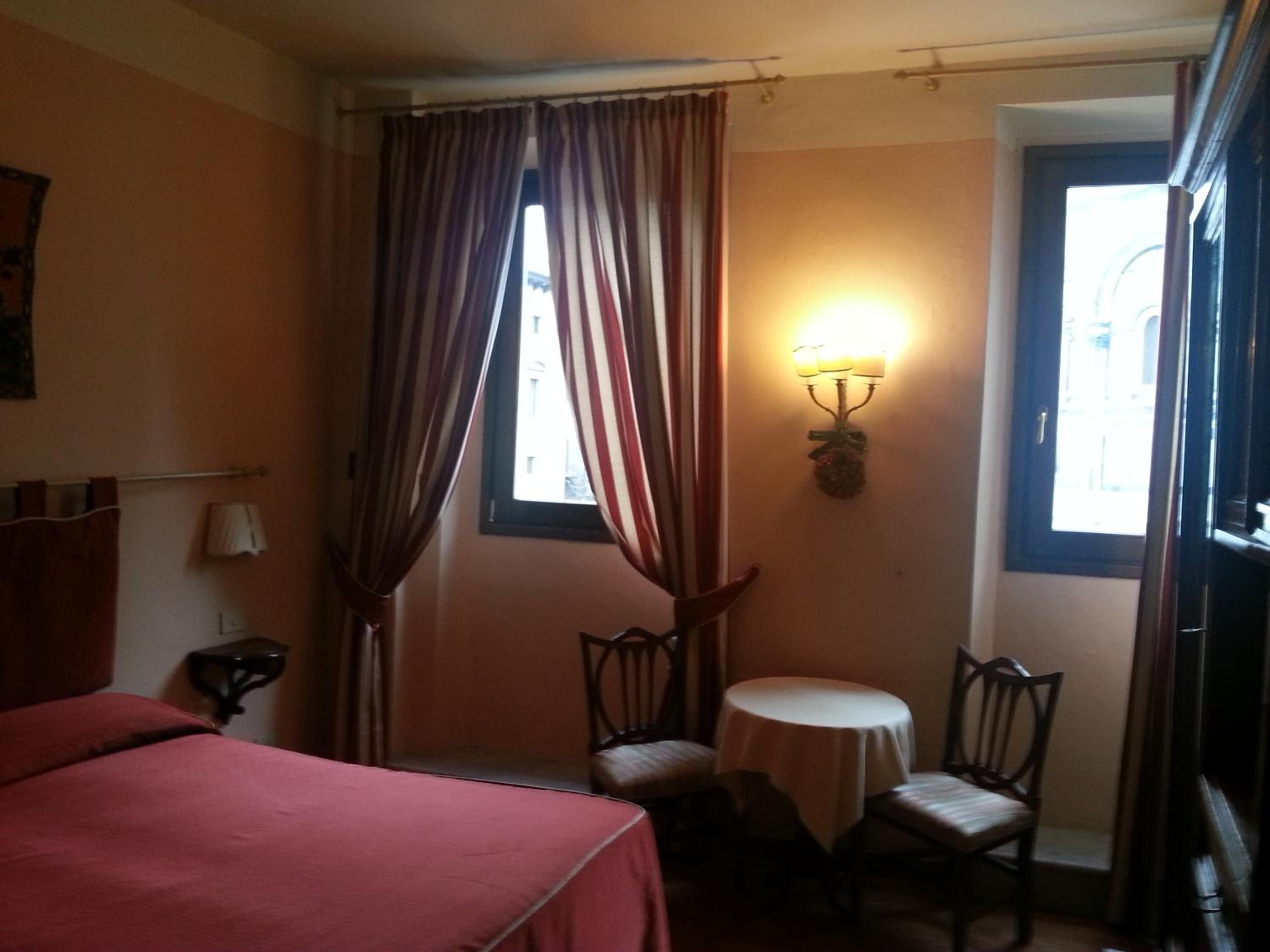 Double or Twin Room with Duomo view photo 3