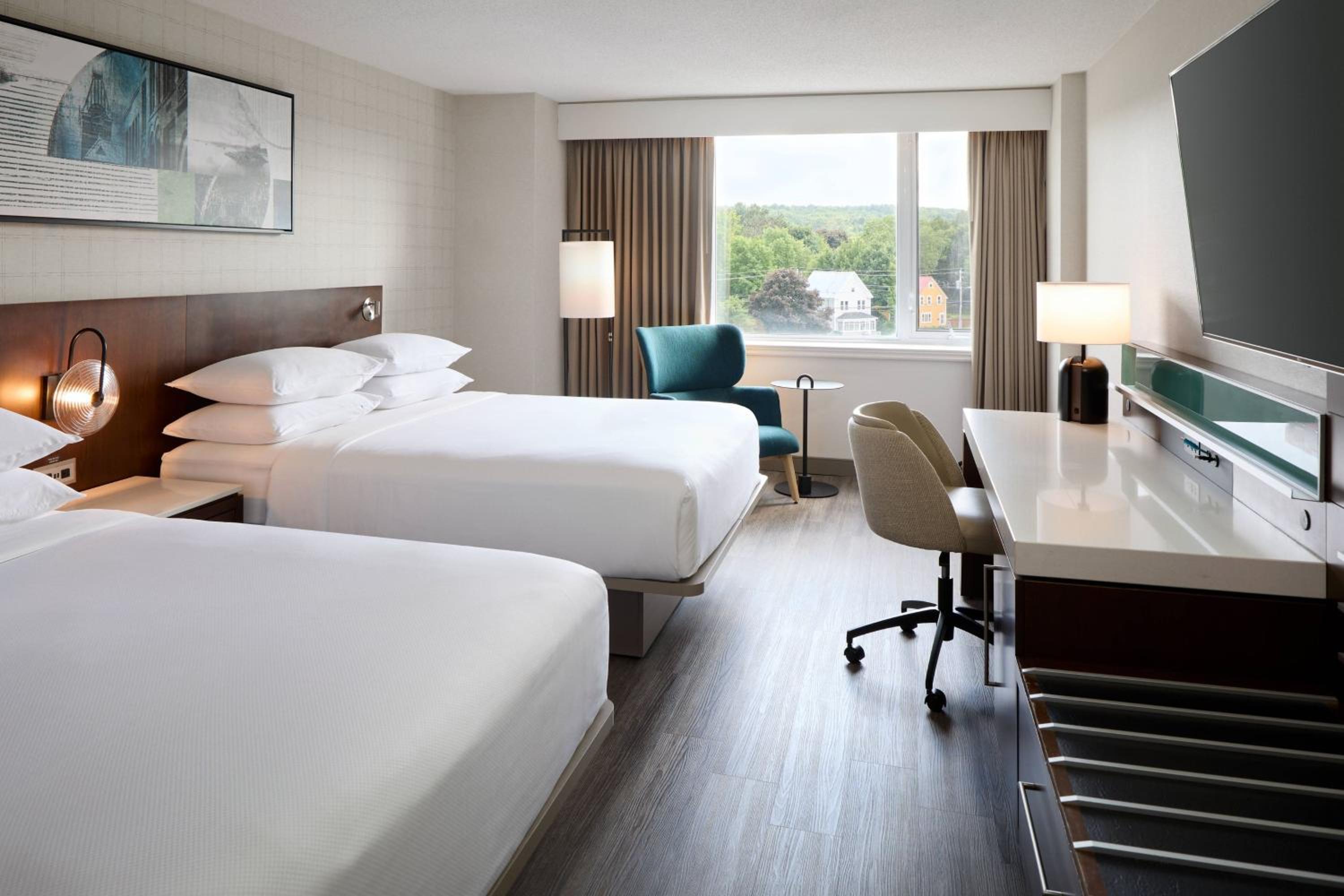 Queen Room with Two Queen Beds - Photo 2